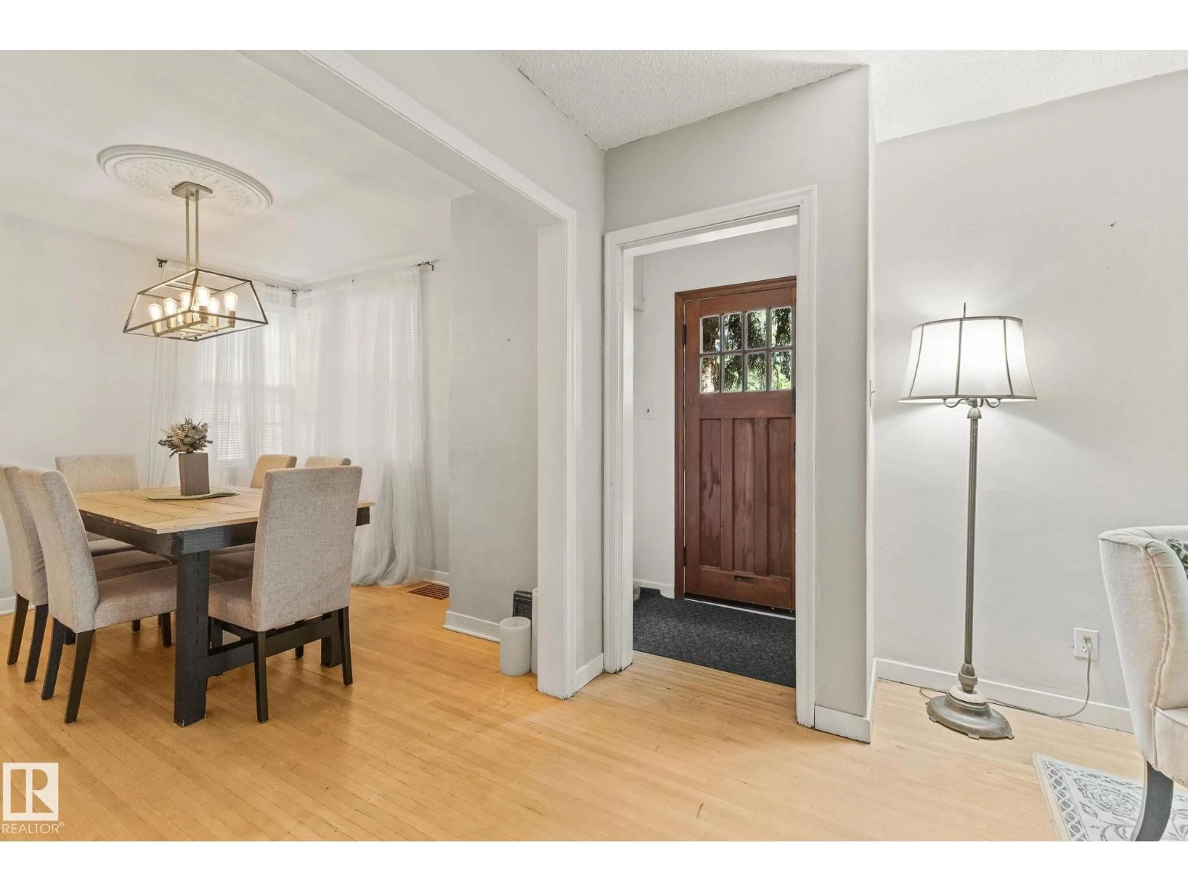 Indoor entryway for NW - 12034 104 ST, Edmonton Alberta T5G2L4