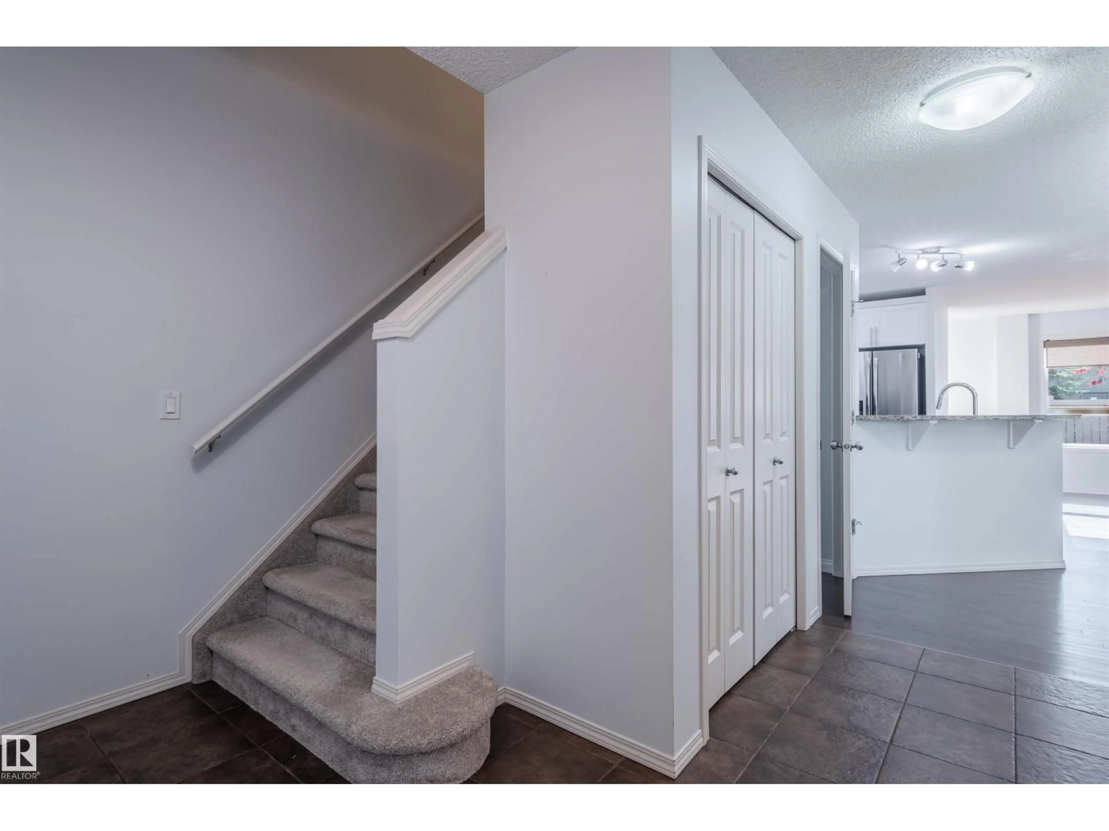 Unknown for 21413 94 AV, Edmonton Alberta T5T4E5