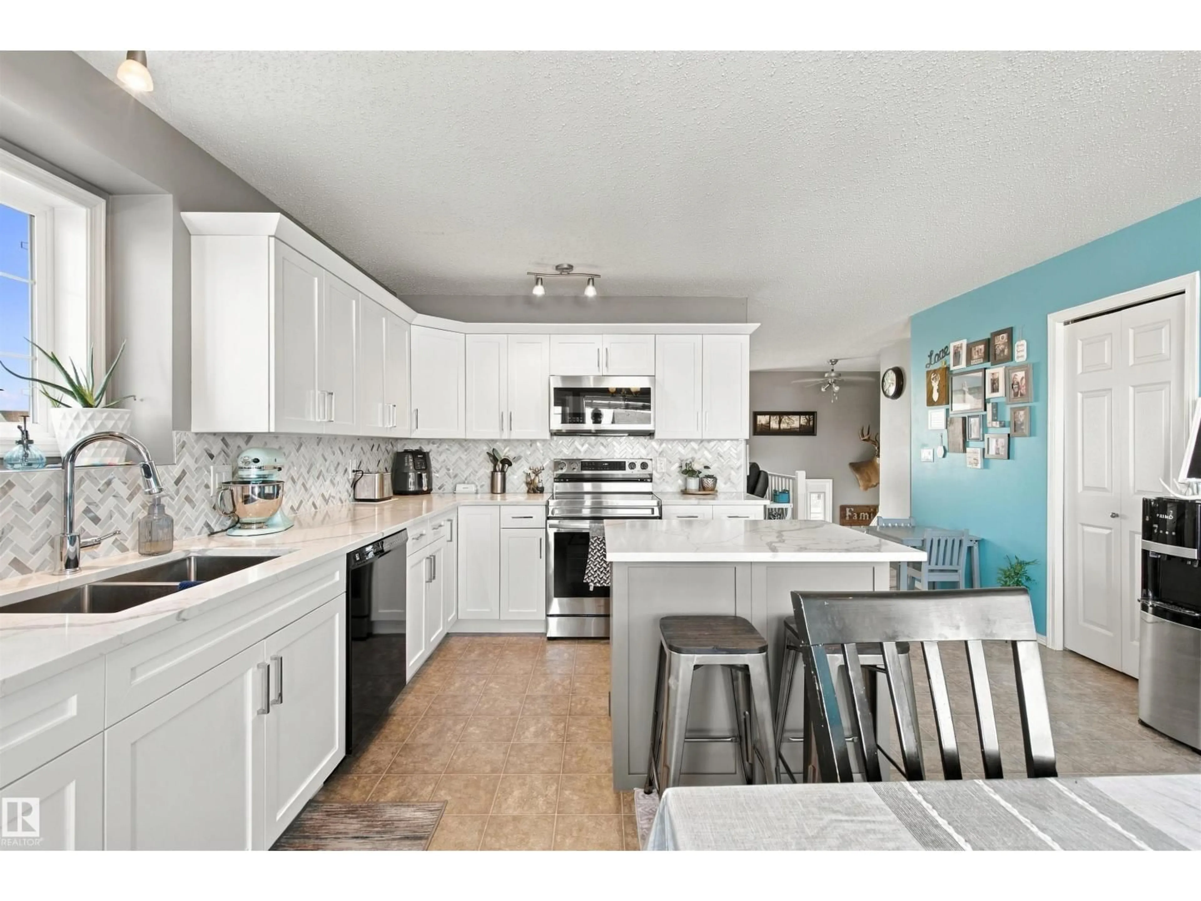 Open concept kitchen, unknown for 3801 42 AVE, Bonnyville Town Alberta T9N2P4