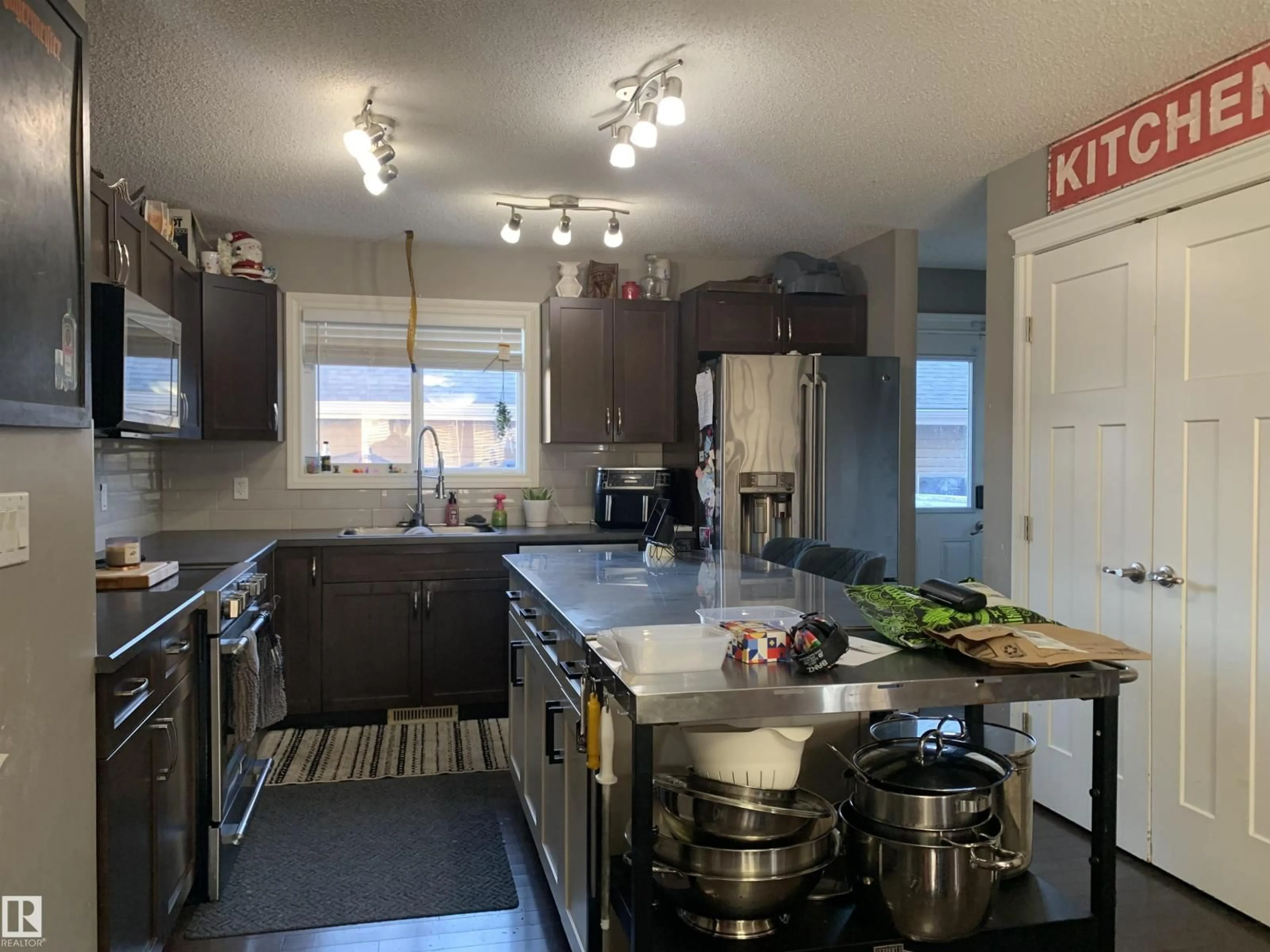 Open concept kitchen, unknown for 206 ROBINSON DR, Leduc Alberta T9E0T5