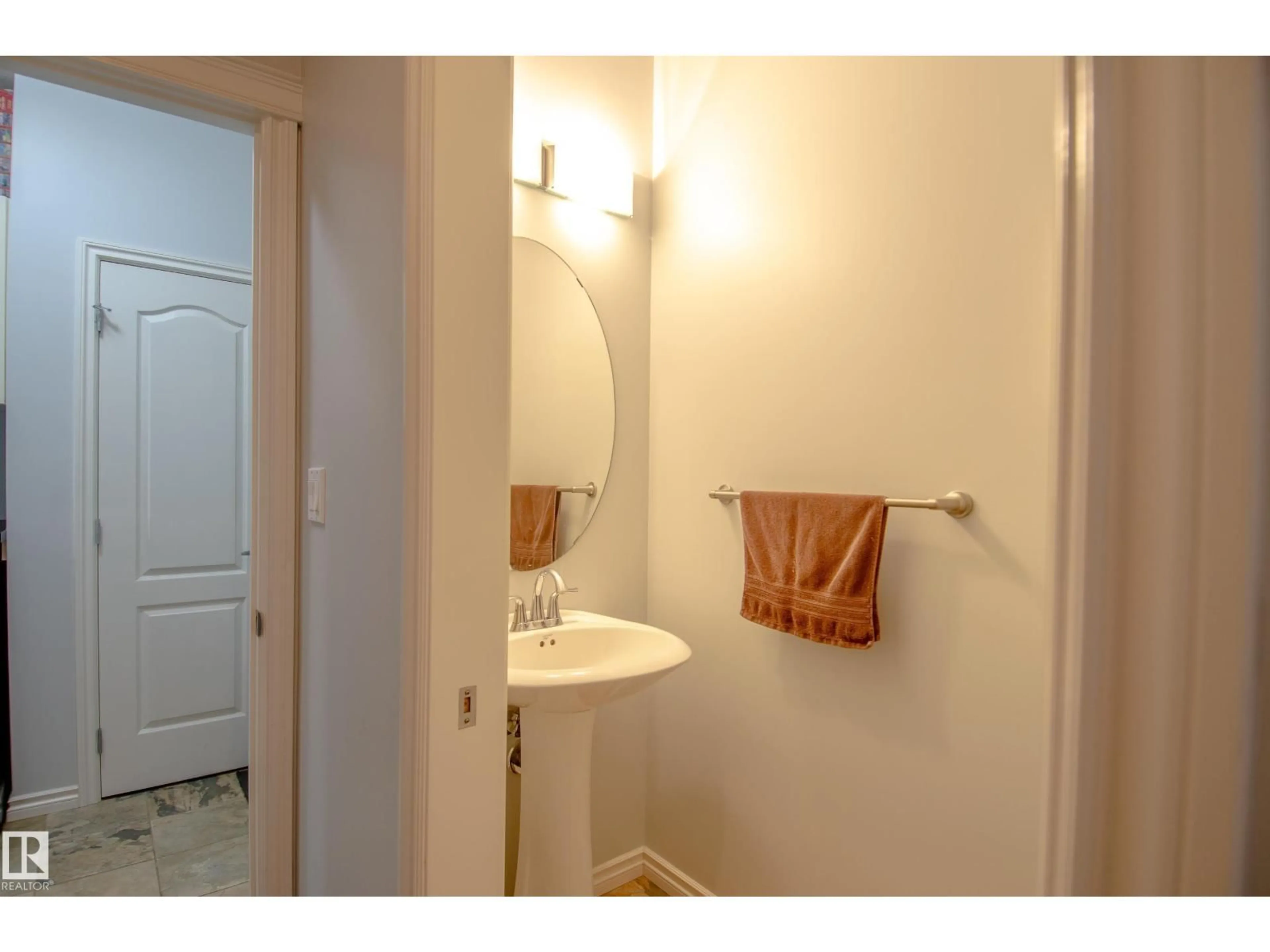 Standard bathroom, ceramic/tile floor for 247 SECORD DR, Edmonton Alberta T5T4H4