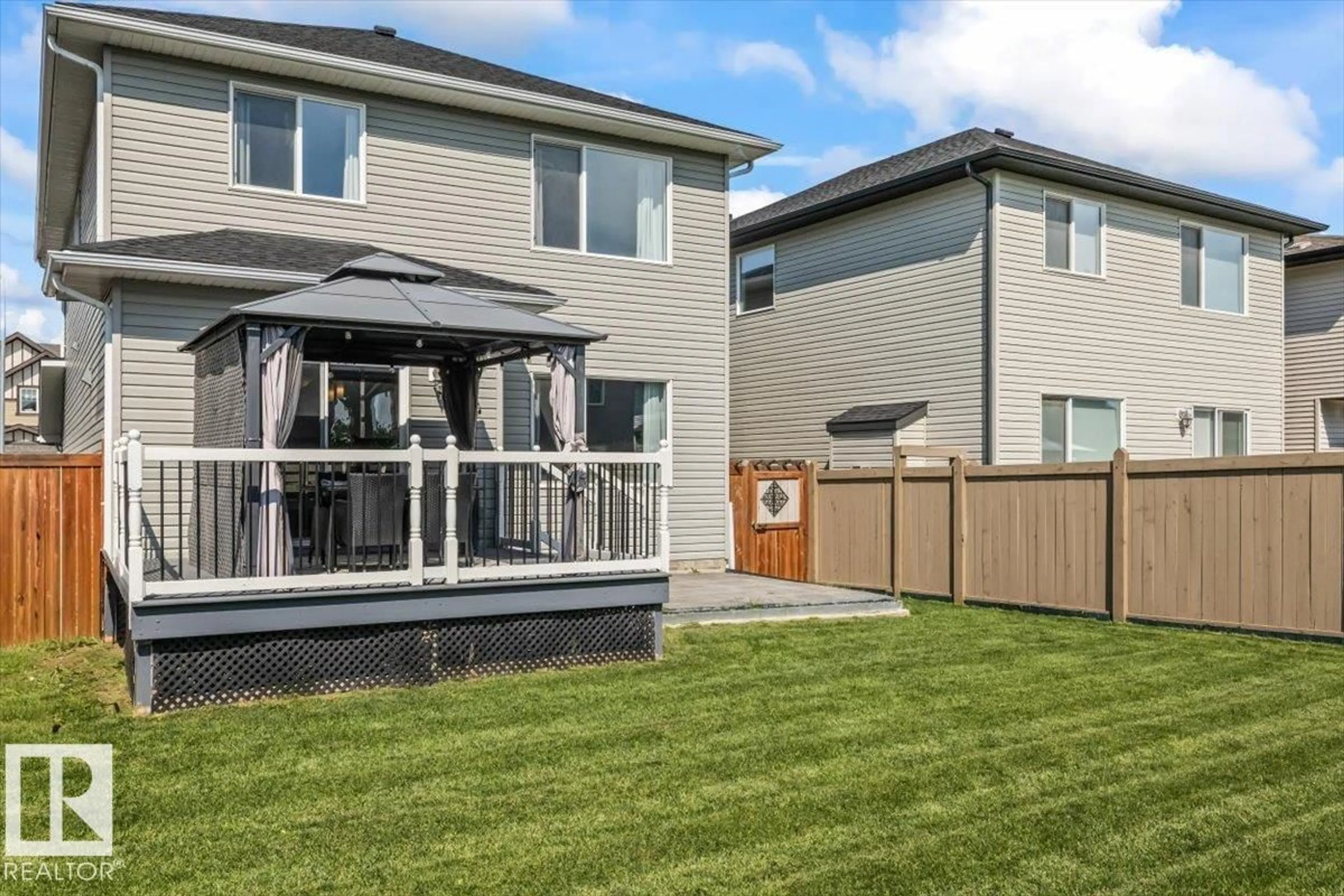 Home with vinyl exterior material, mountain view for 22507 99 AV, Edmonton Alberta T5T7C2