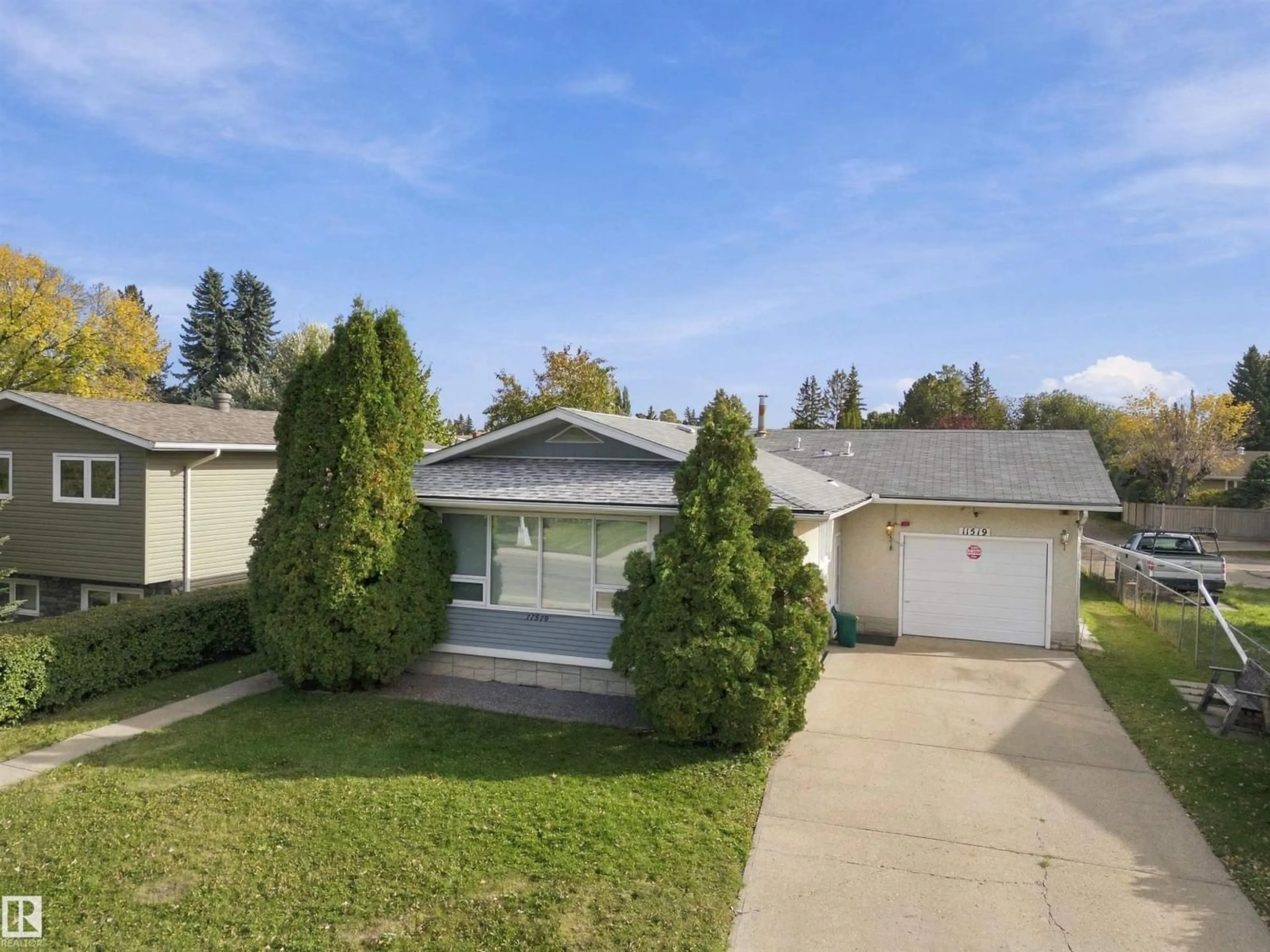 A pic from outside/outdoor area/front of a property/back of a property/a pic from drone, street for 11519 38 AV NW, Edmonton Alberta T6J0L3