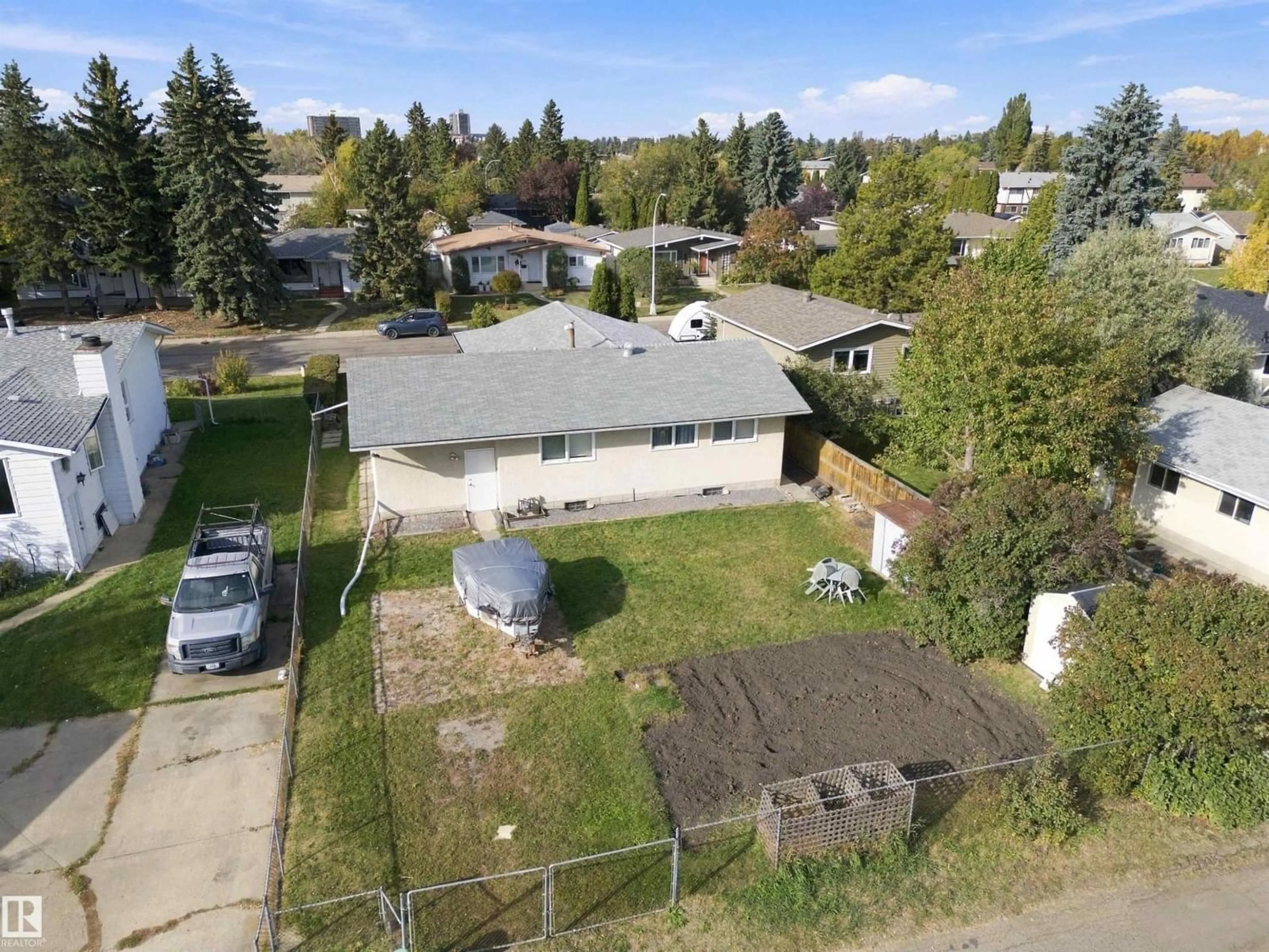A pic from outside/outdoor area/front of a property/back of a property/a pic from drone, street for 11519 38 AV NW, Edmonton Alberta T6J0L3