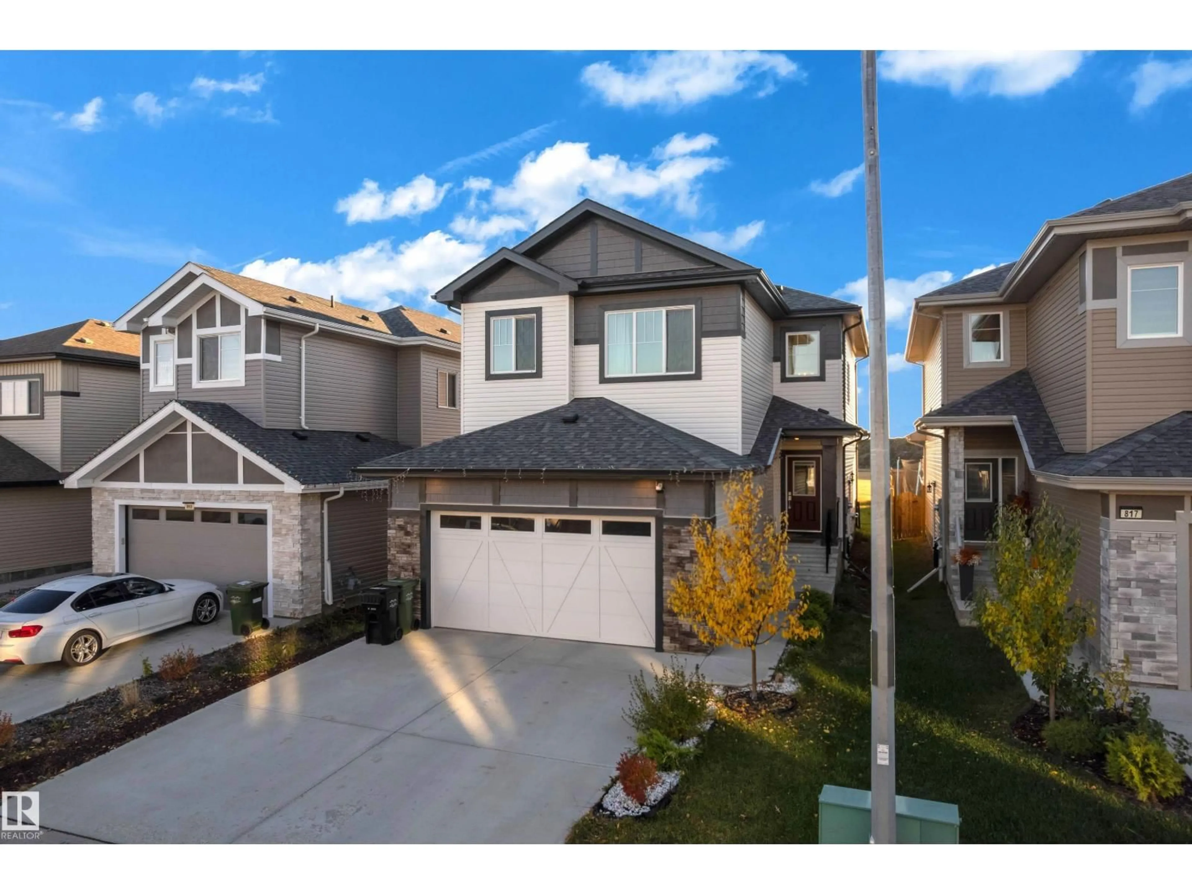 Home with vinyl exterior material, street for 815 MORRIS AV, Leduc Alberta T9E1E9