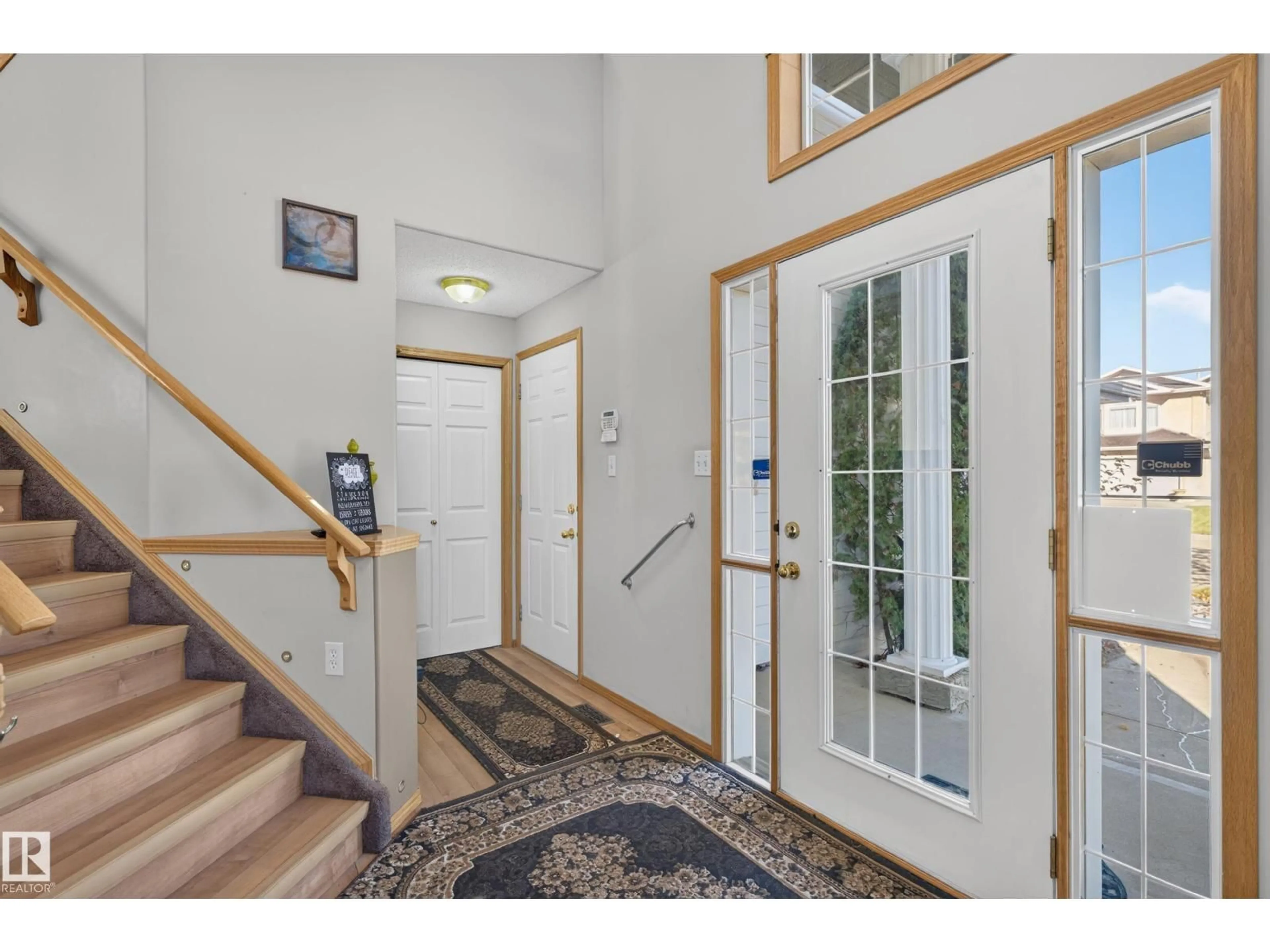 Indoor foyer for NW - 4615 151 AV, Edmonton Alberta T5Y3A1