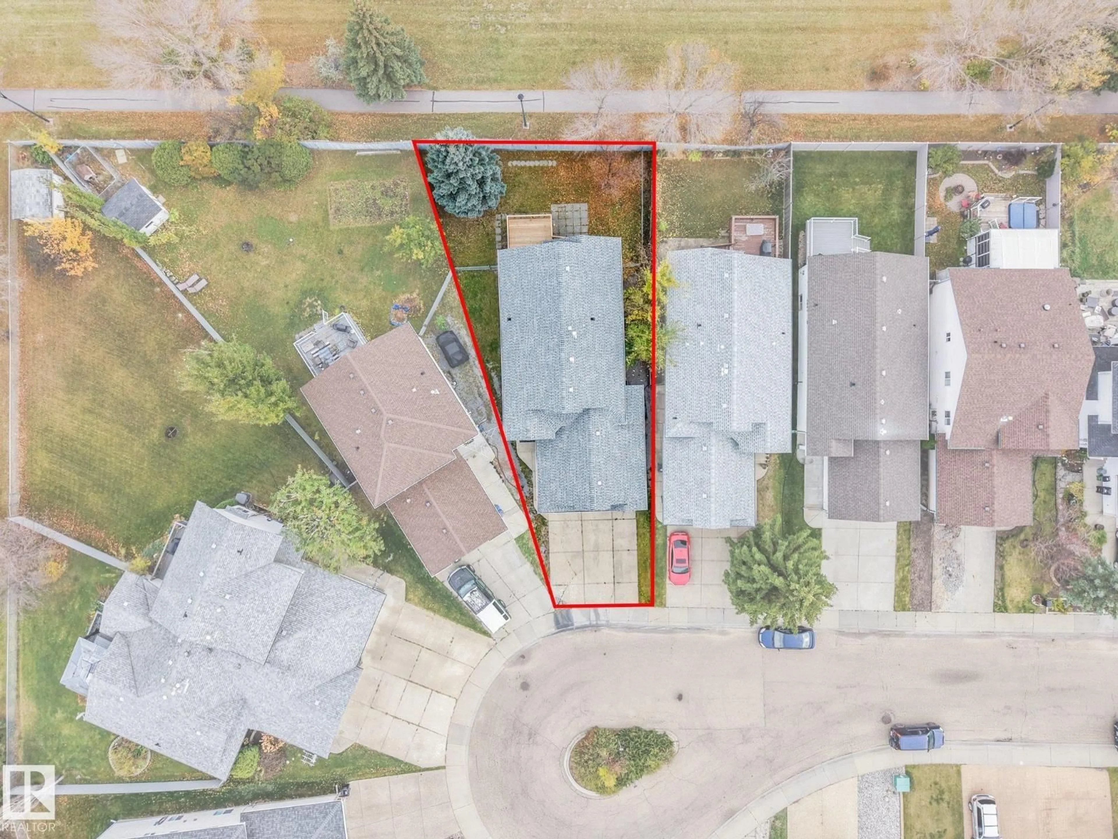 A pic from outside/outdoor area/front of a property/back of a property/a pic from drone, street for 9964 178 AV, Edmonton Alberta T5X5X2