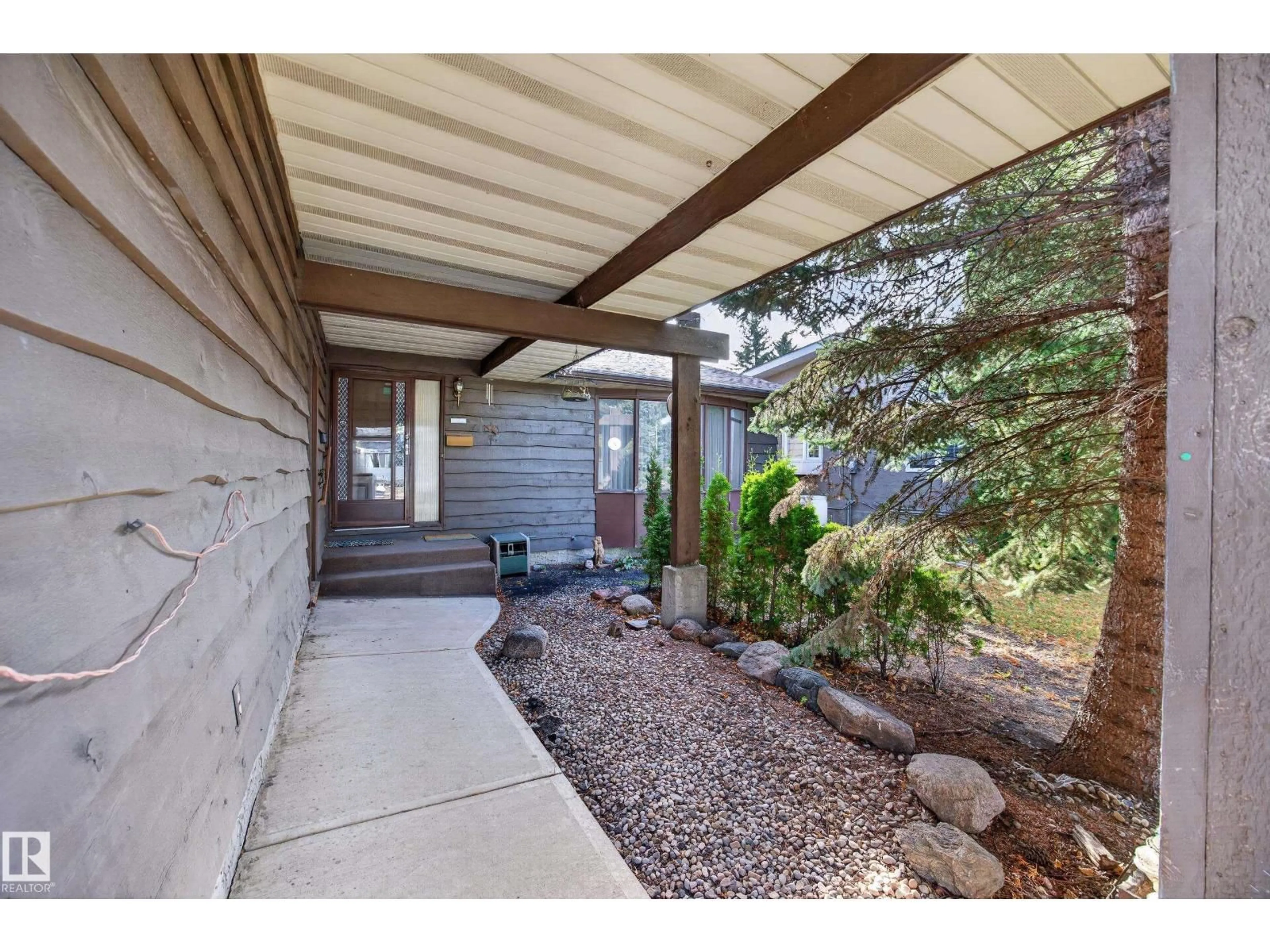 Indoor entryway for NW - 3023 130 AV, Edmonton Alberta T5A3M1