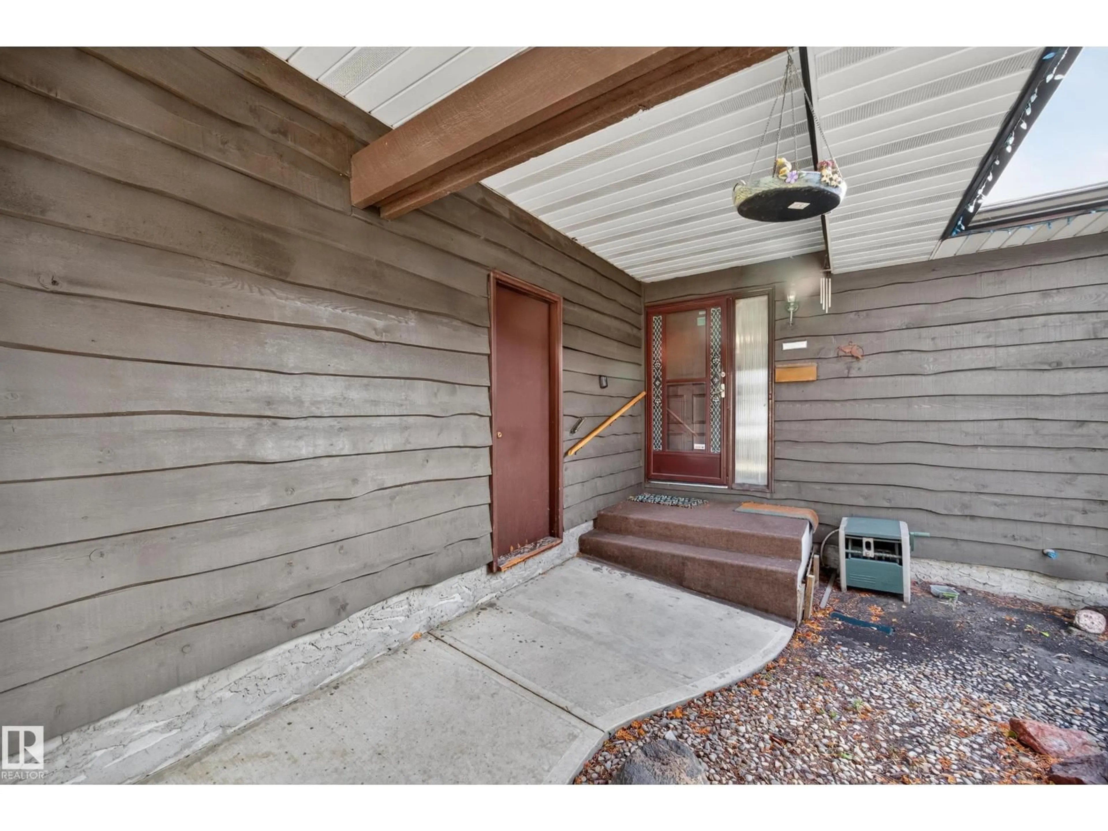 Indoor entryway for NW - 3023 130 AV, Edmonton Alberta T5A3M1