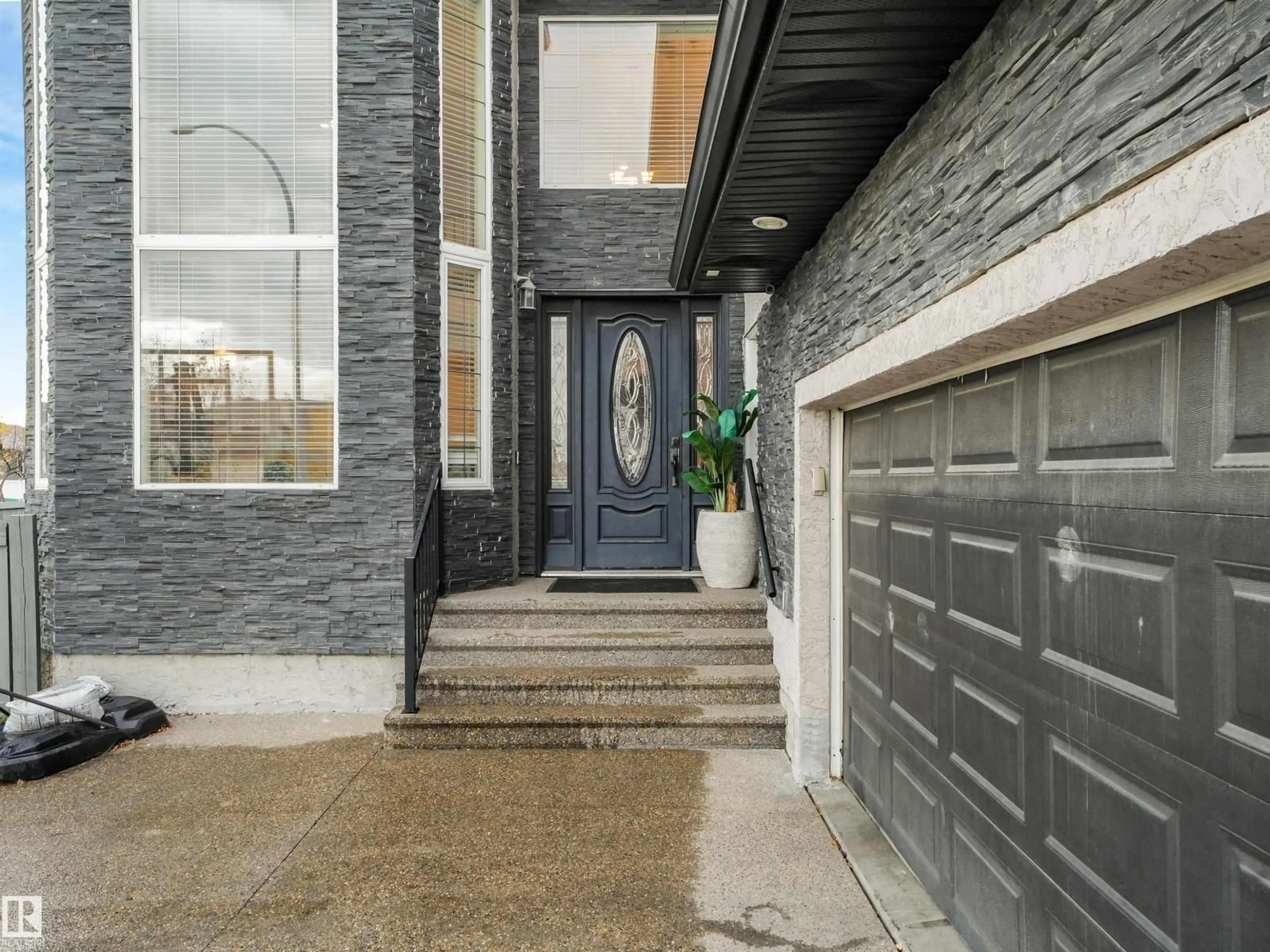 Indoor entryway for NW - 16604 72 ST, Edmonton Alberta T5Z3Y4