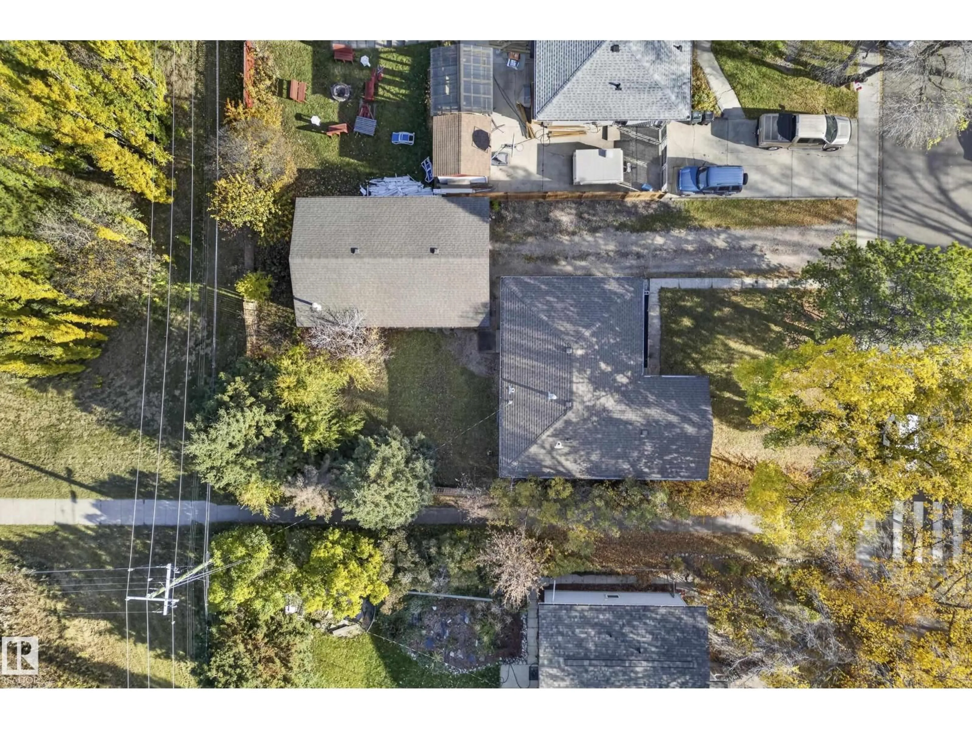 A pic from outside/outdoor area/front of a property/back of a property/a pic from drone, street for 58 PINE ST, Sherwood Park Alberta T8N1S7