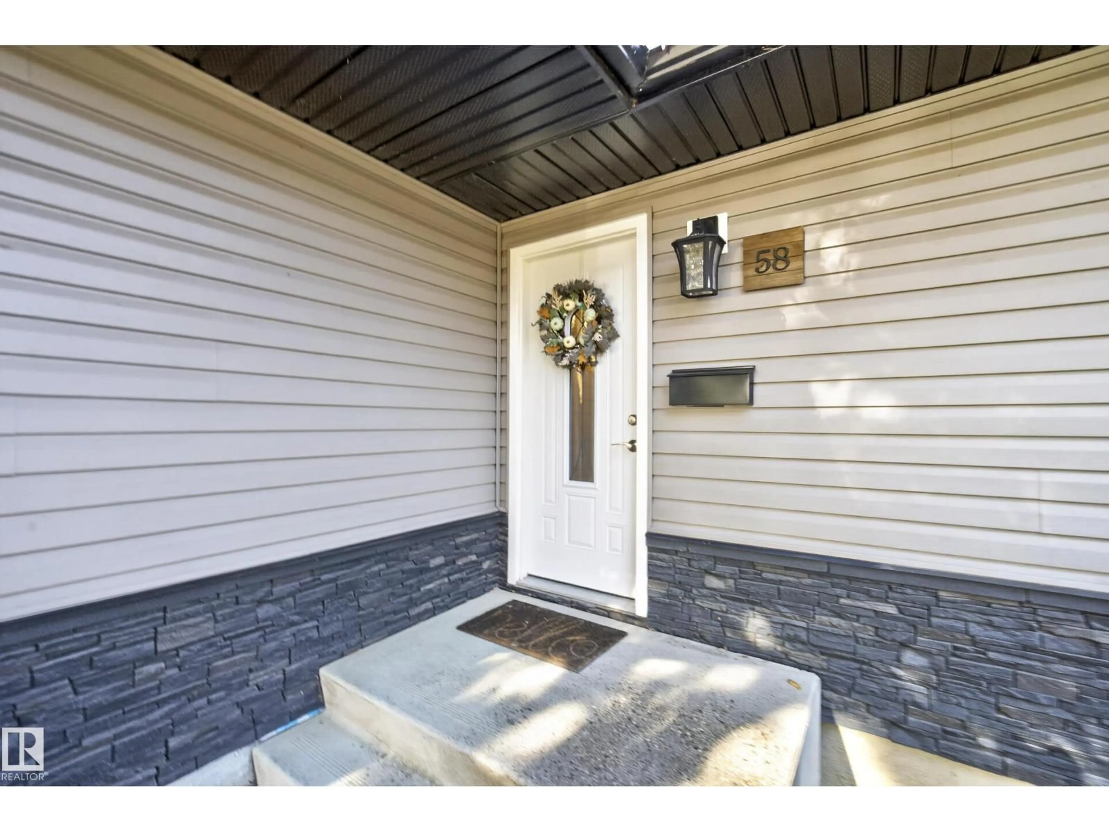 Indoor entryway for 58 PINE ST, Sherwood Park Alberta T8N1S7
