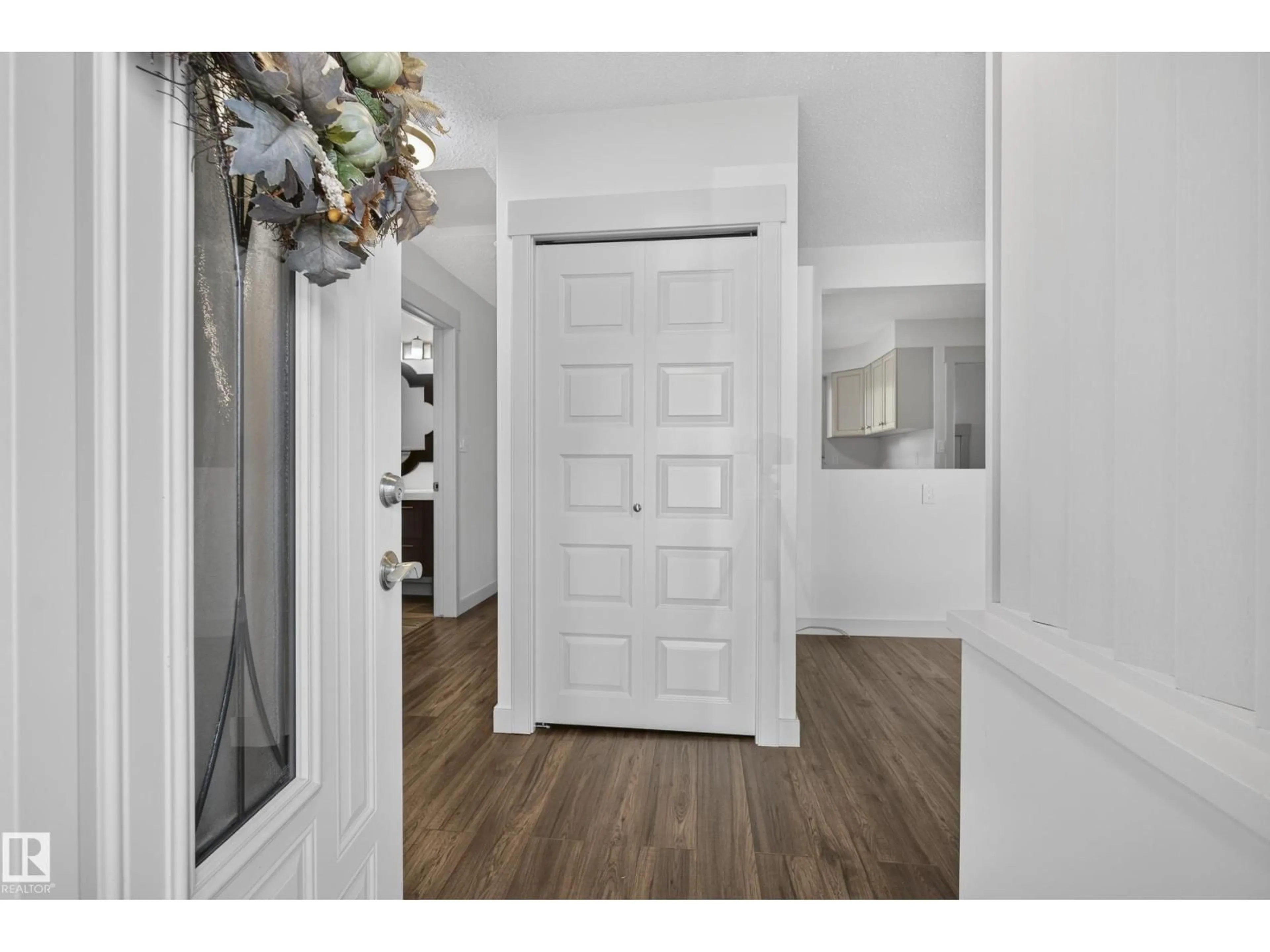 Indoor entryway for 58 PINE ST, Sherwood Park Alberta T8N1S7