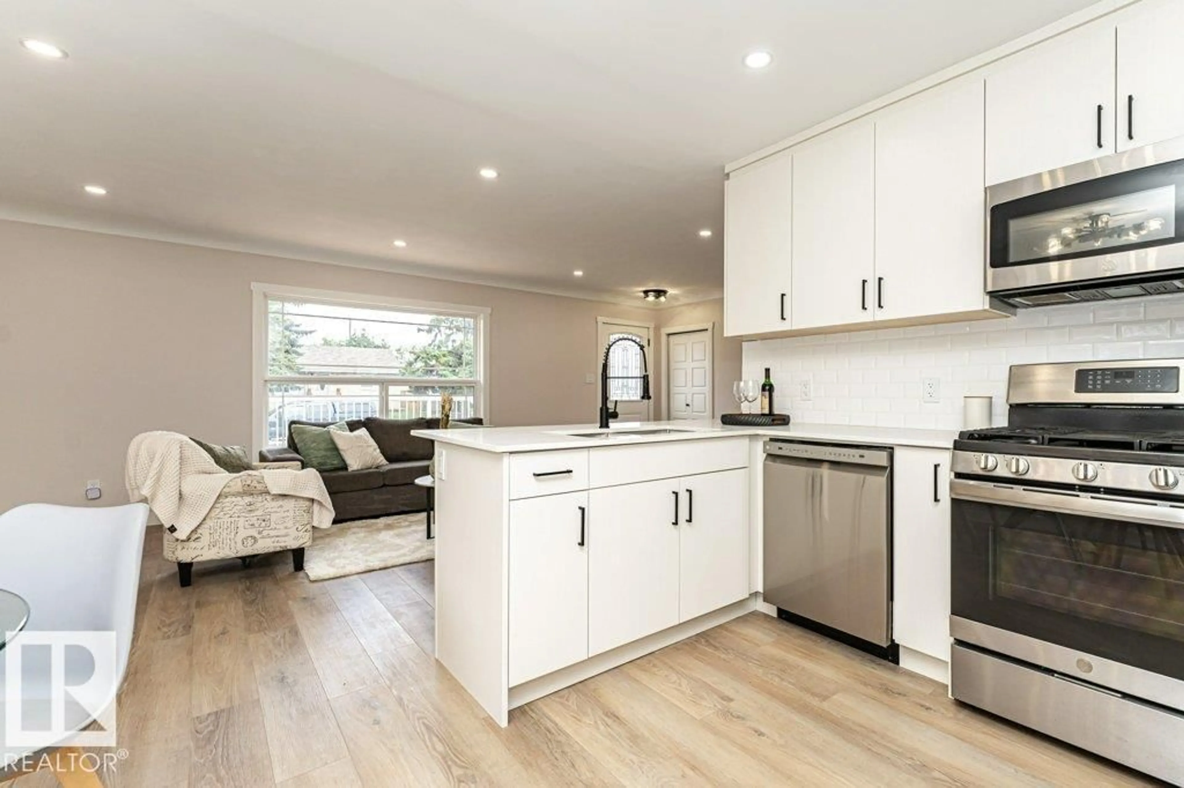 Open concept kitchen, wood/laminate floor for NW - 10624 40 ST, Edmonton Alberta T6A1T2