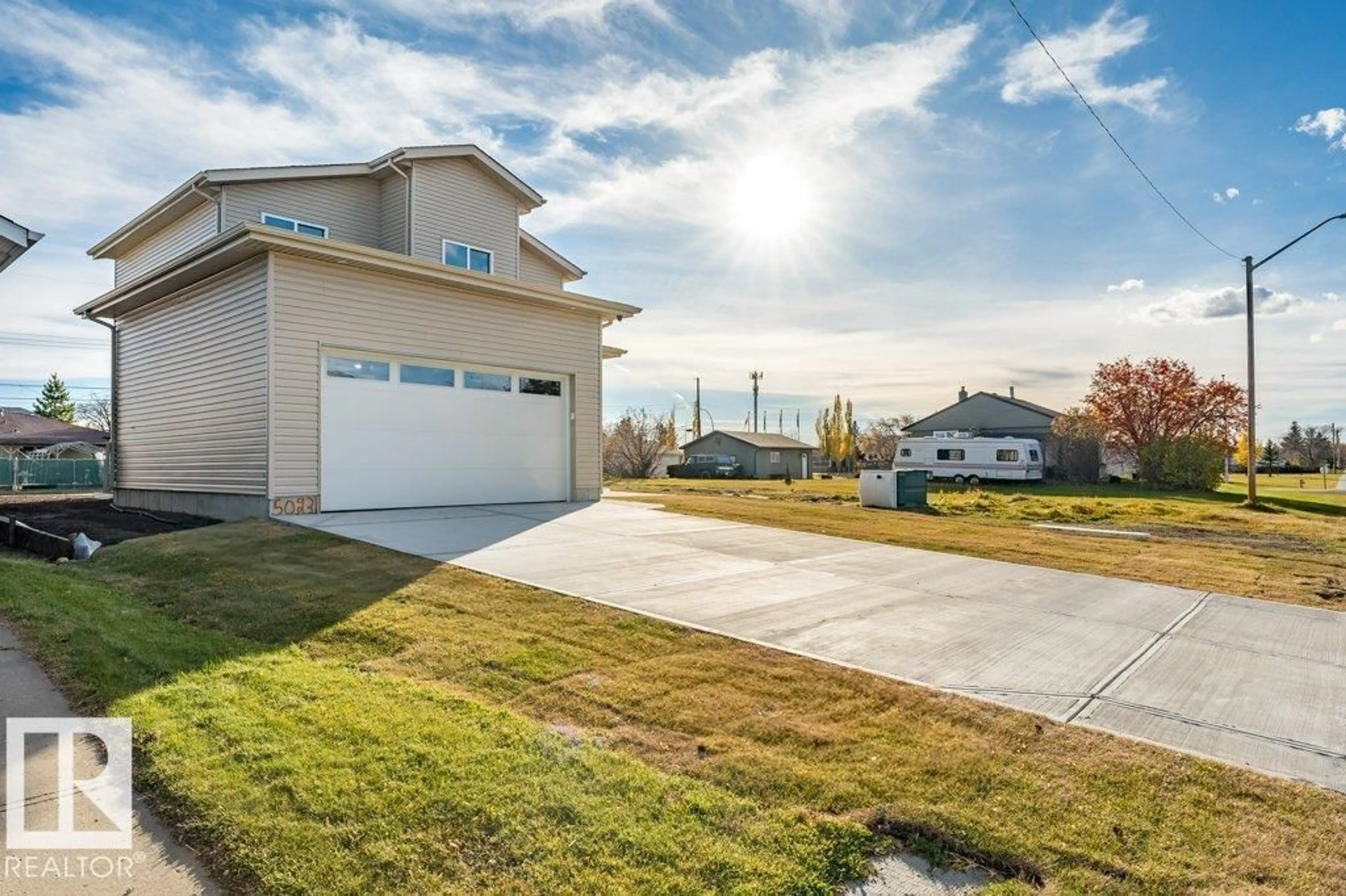 Home with vinyl exterior material, unknown for 5023 48 AV, Millet Alberta T0C1Z0