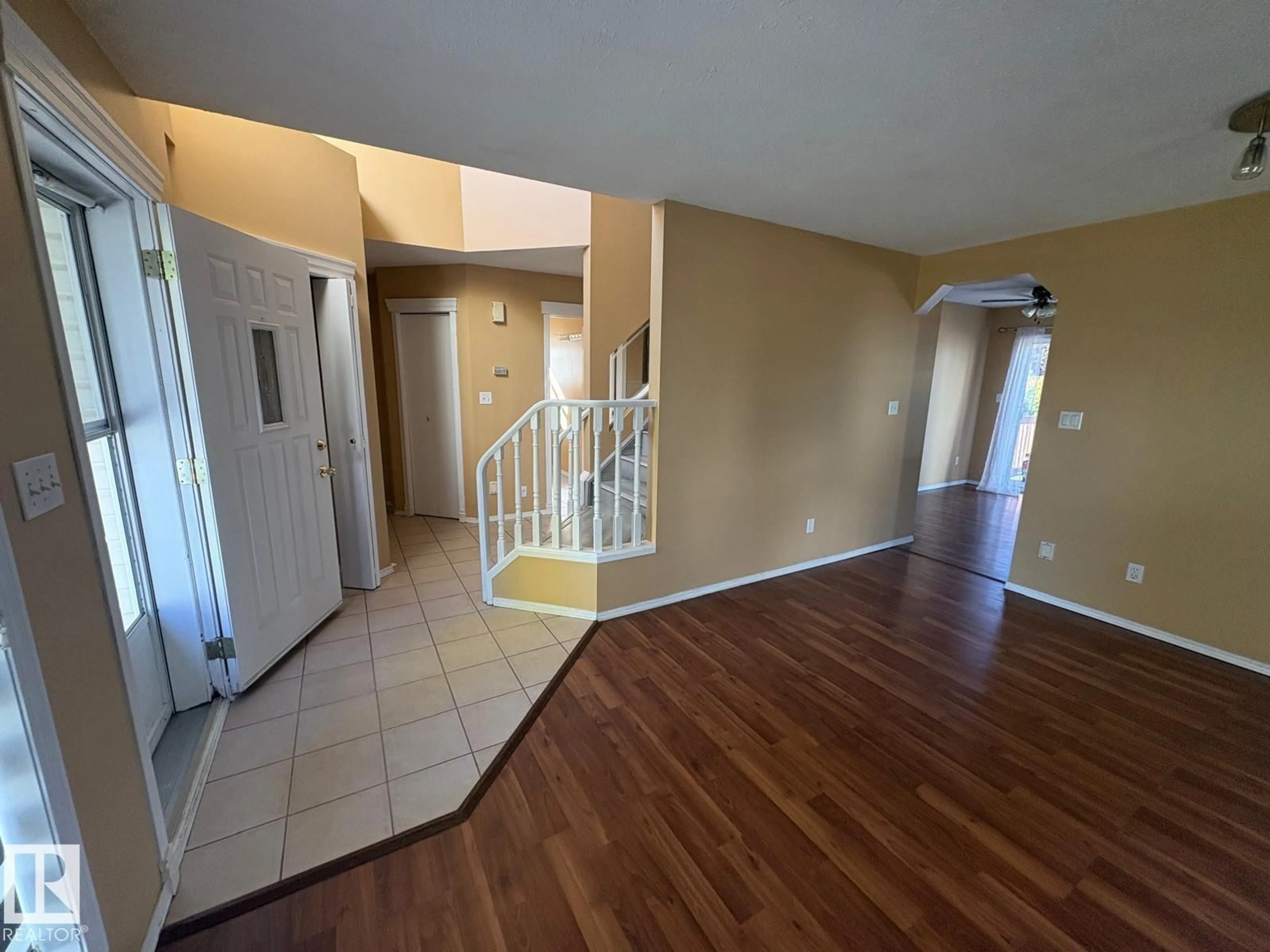 Unknown for 4424 28A ST NW, Edmonton Alberta T6T1K1