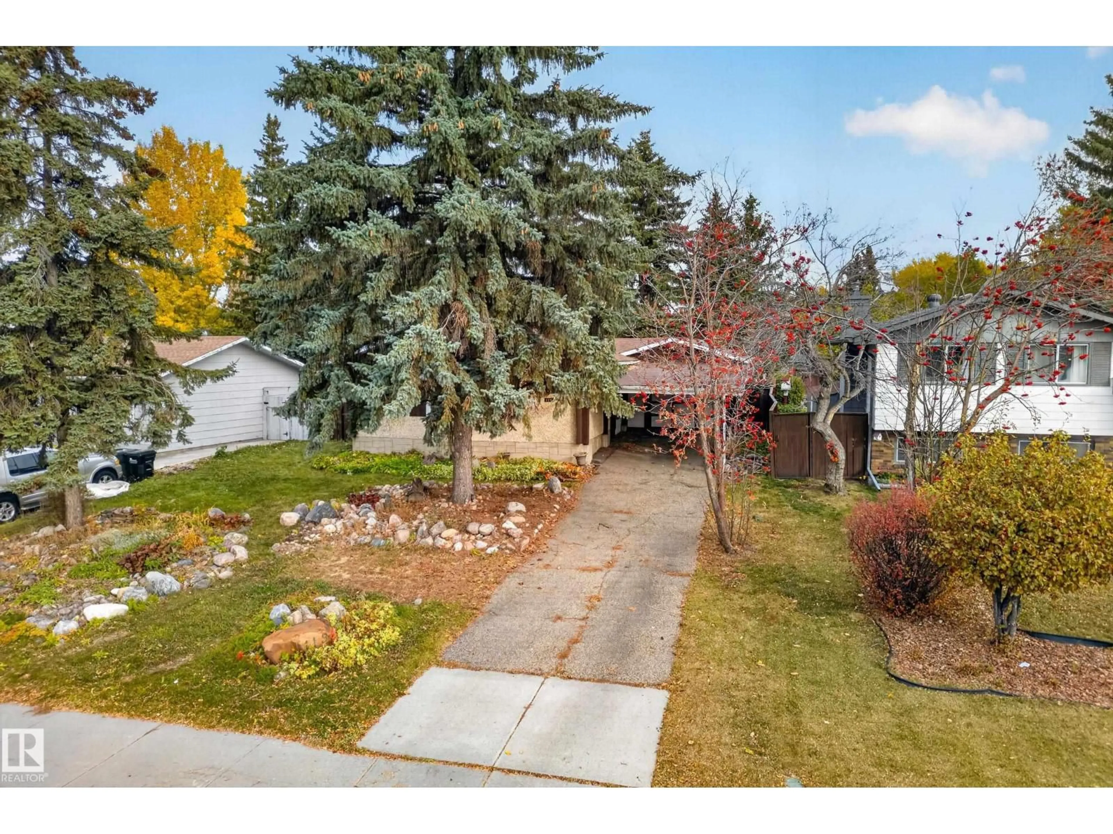 A pic from outside/outdoor area/front of a property/back of a property/a pic from drone, street for 119 MAIN BV, Sherwood Park Alberta T8A2H1