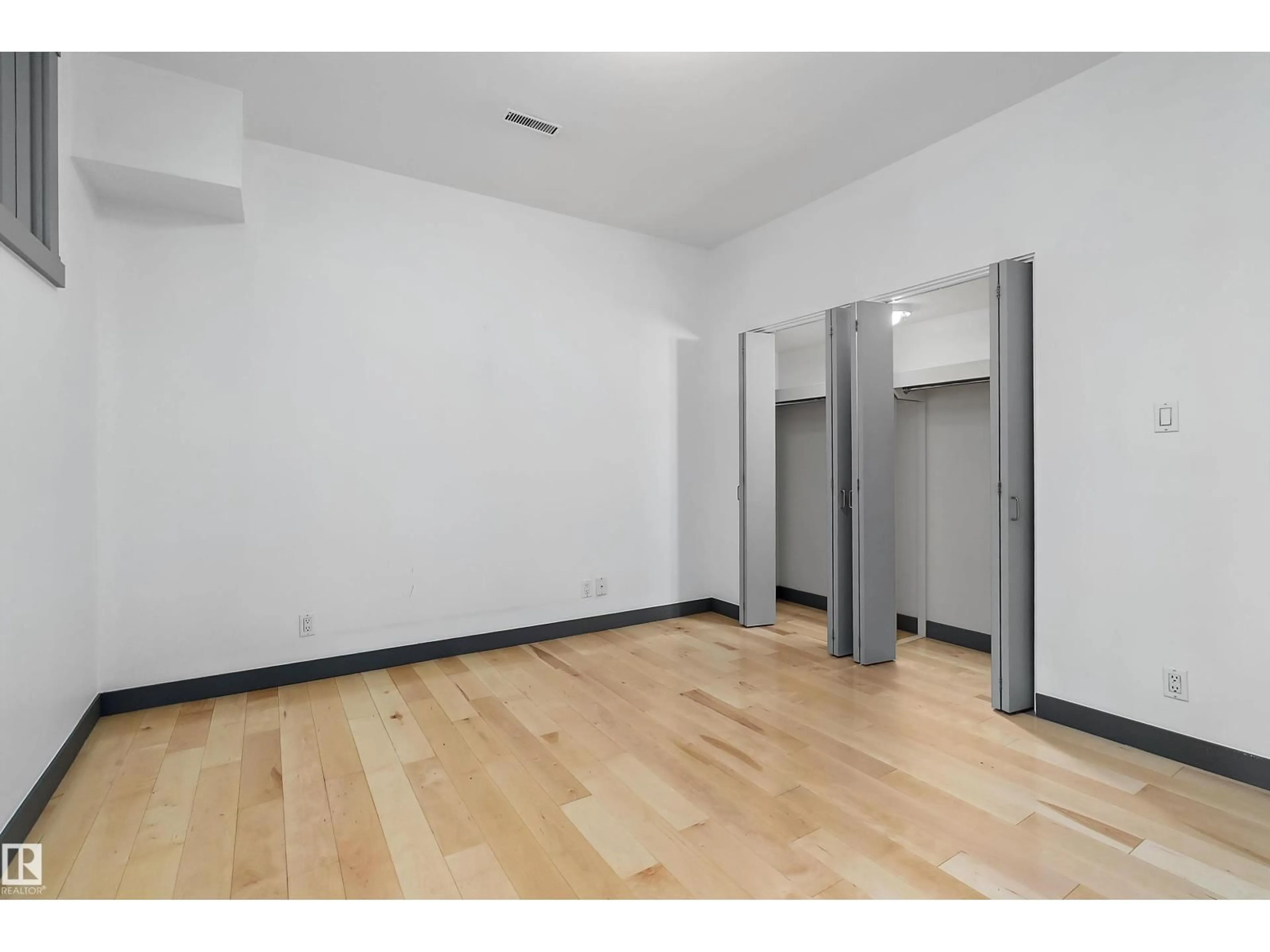 A pic of a room for 212 - 10009 102 AV, Edmonton Alberta T5J5B6