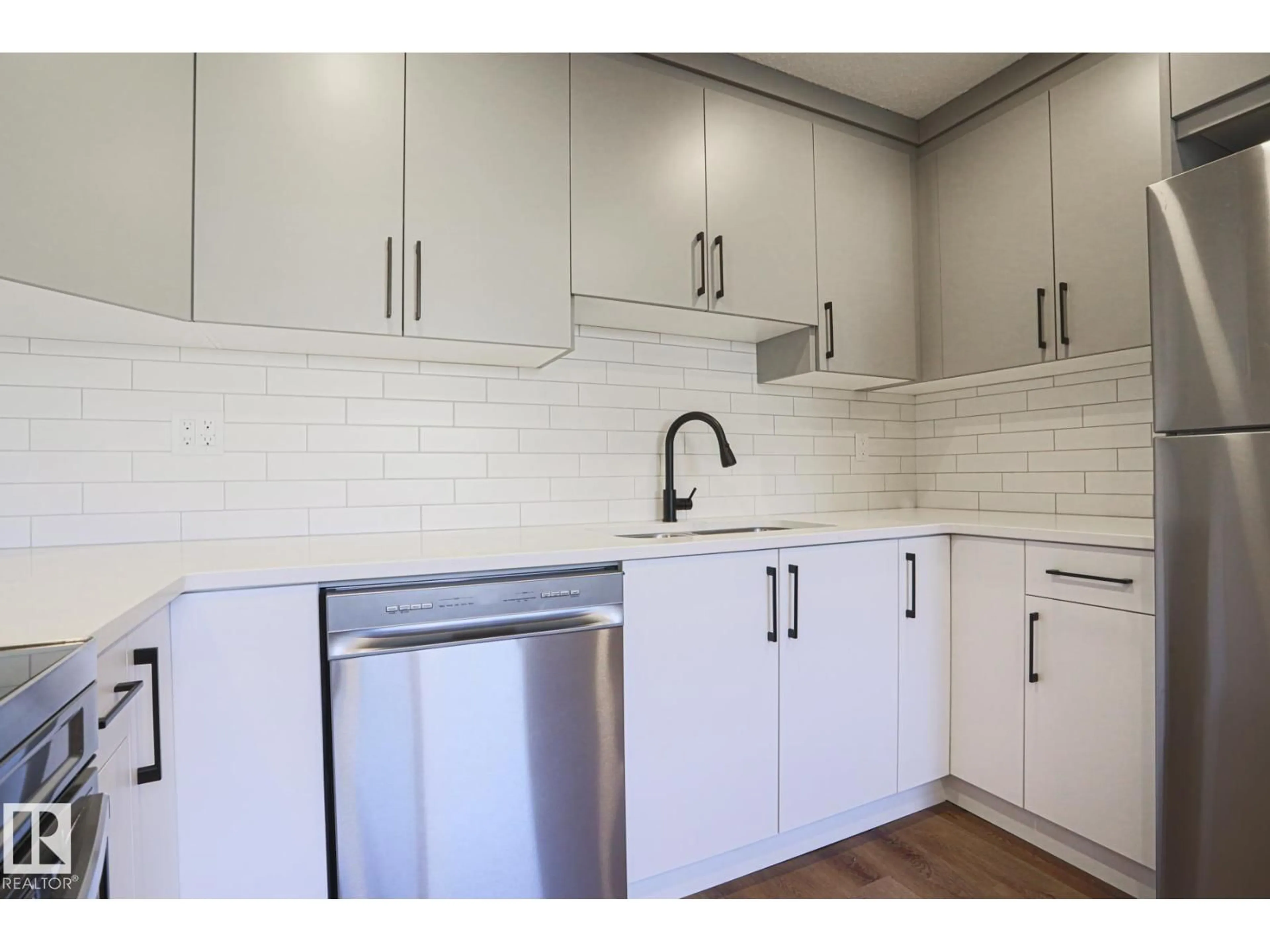 Standard kitchen, unknown for NW - 3237 132A AV, Edmonton Alberta T5A3K4