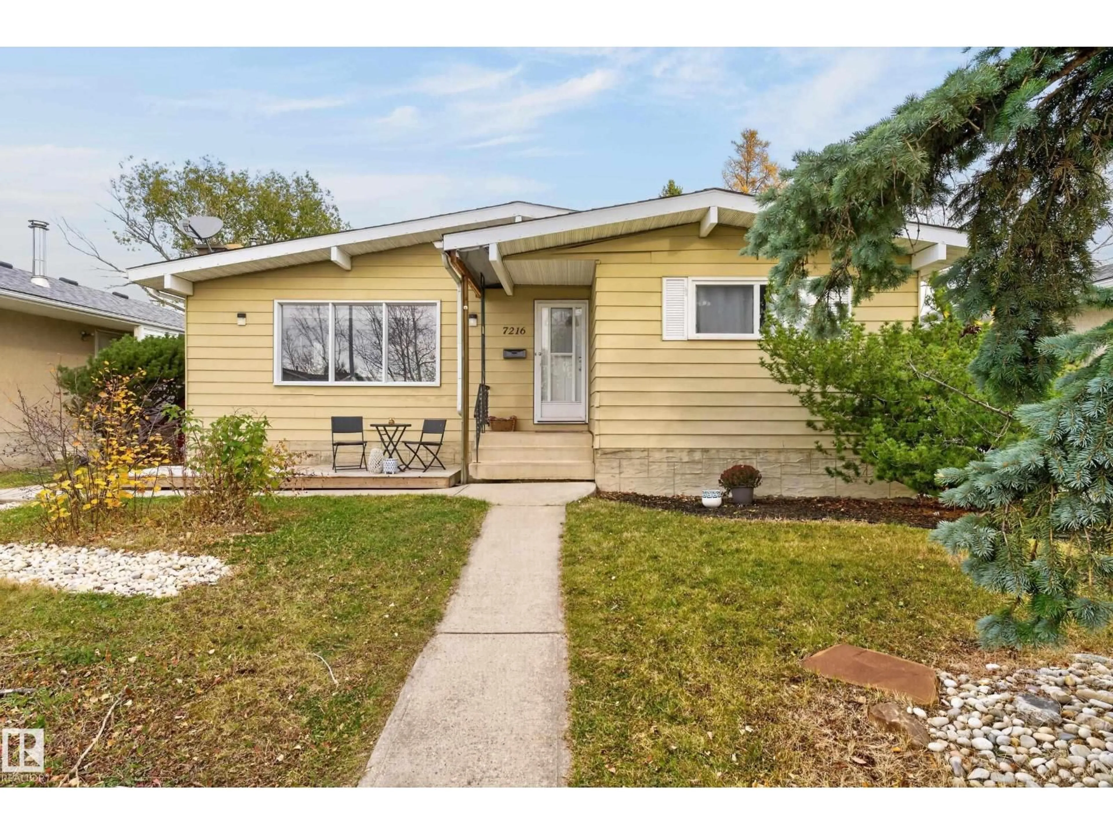 Home with vinyl exterior material, street for 7216 44 AV NW, Edmonton Alberta T6K0V3