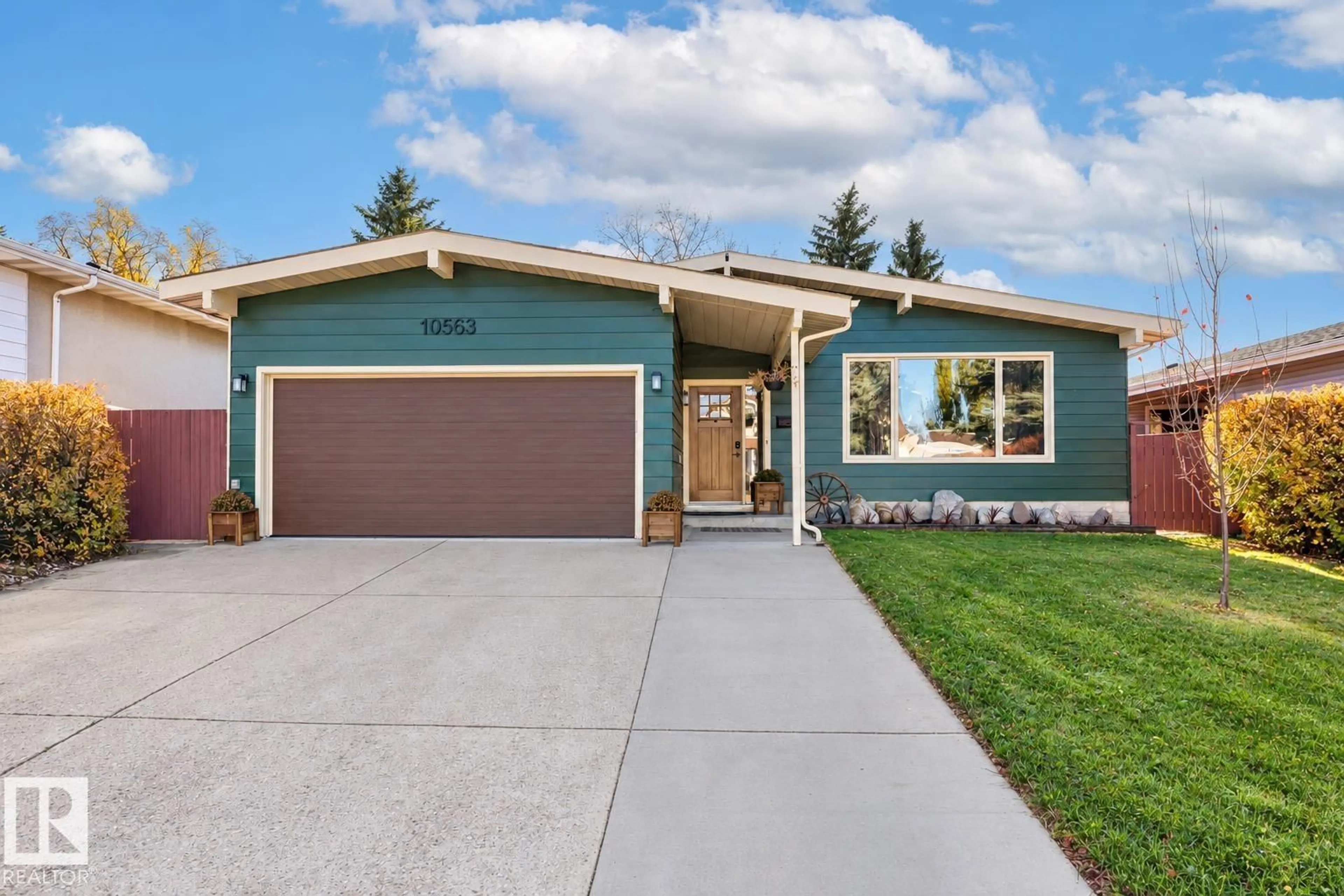 Home with vinyl exterior material, street for 10563 35 AVE, Edmonton Alberta T6J2M1