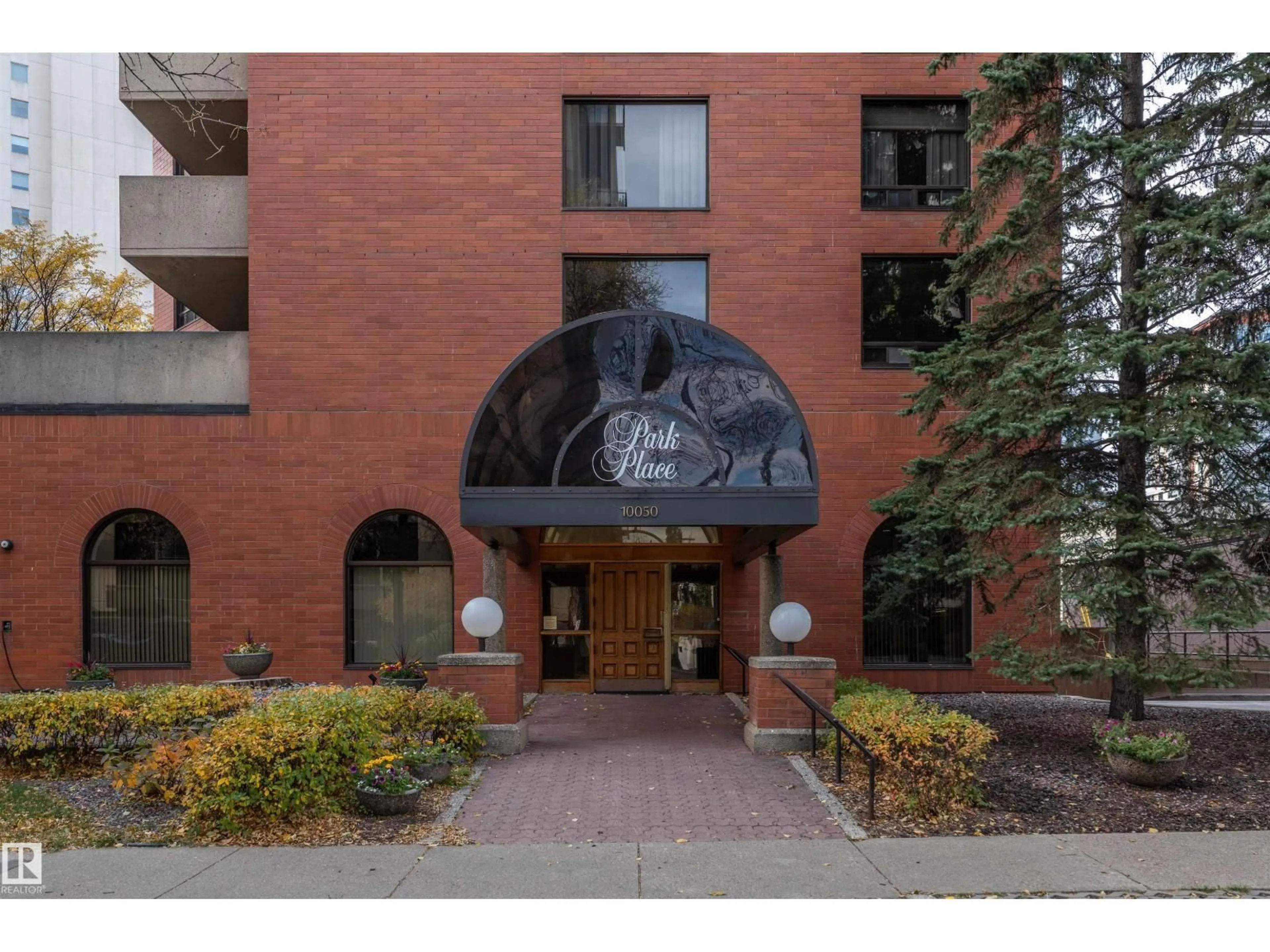Indoor foyer for 9A - 10050 118 ST, Edmonton Alberta T5K2M8