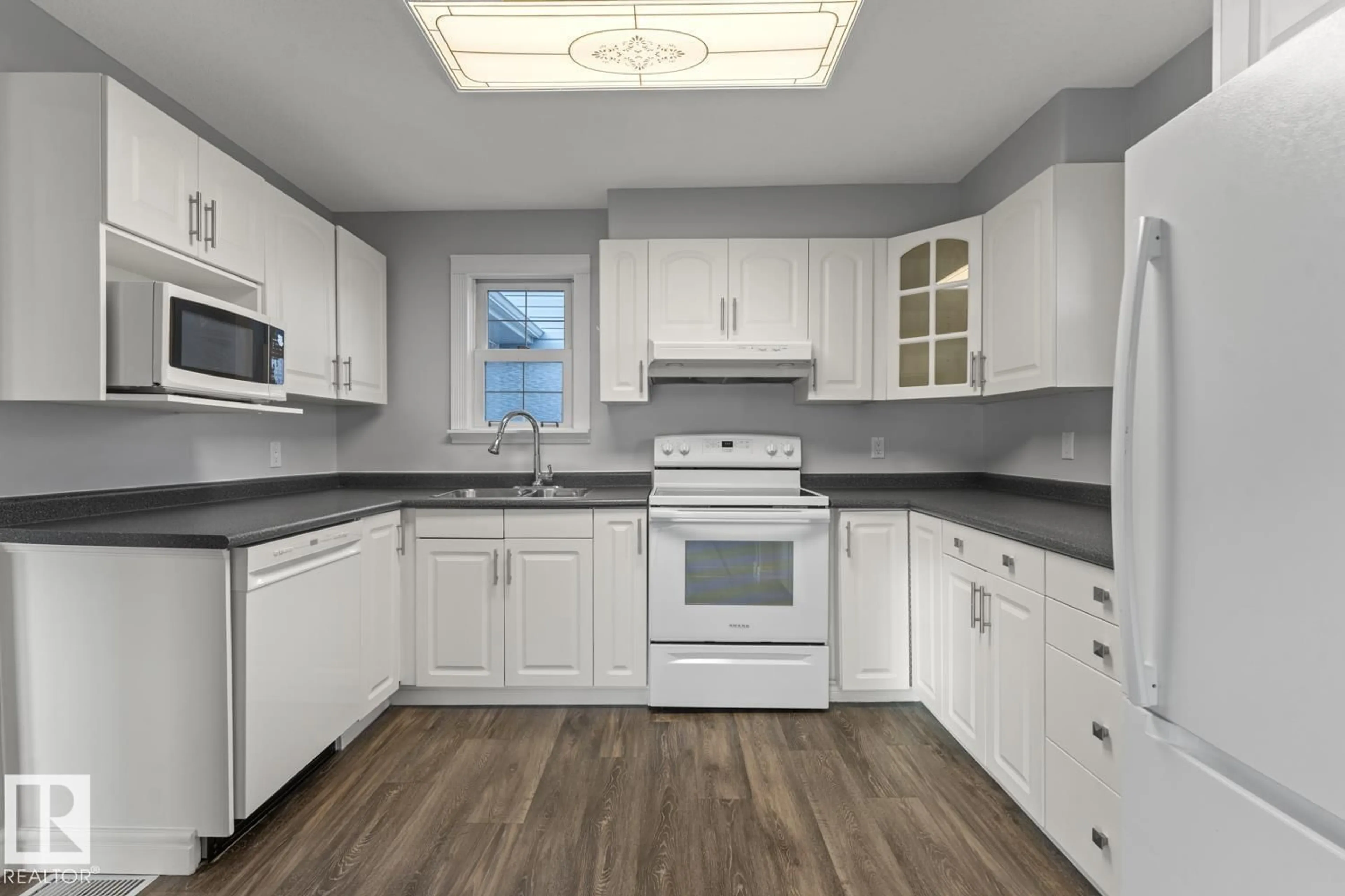 Standard kitchen, unknown for 4820 51 ST, Glendon Alberta T0A1P0