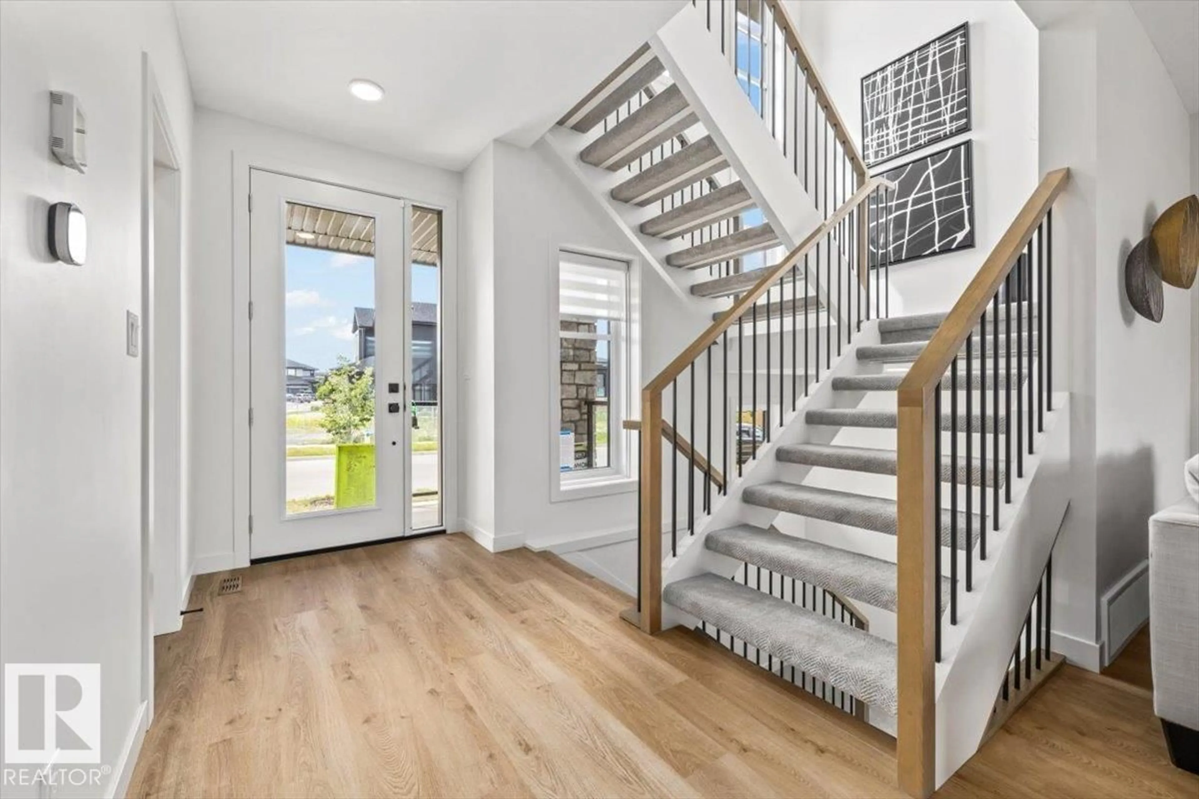 Indoor entryway for SW - 4543 KNIGHT WD, Edmonton Alberta T6W4B7