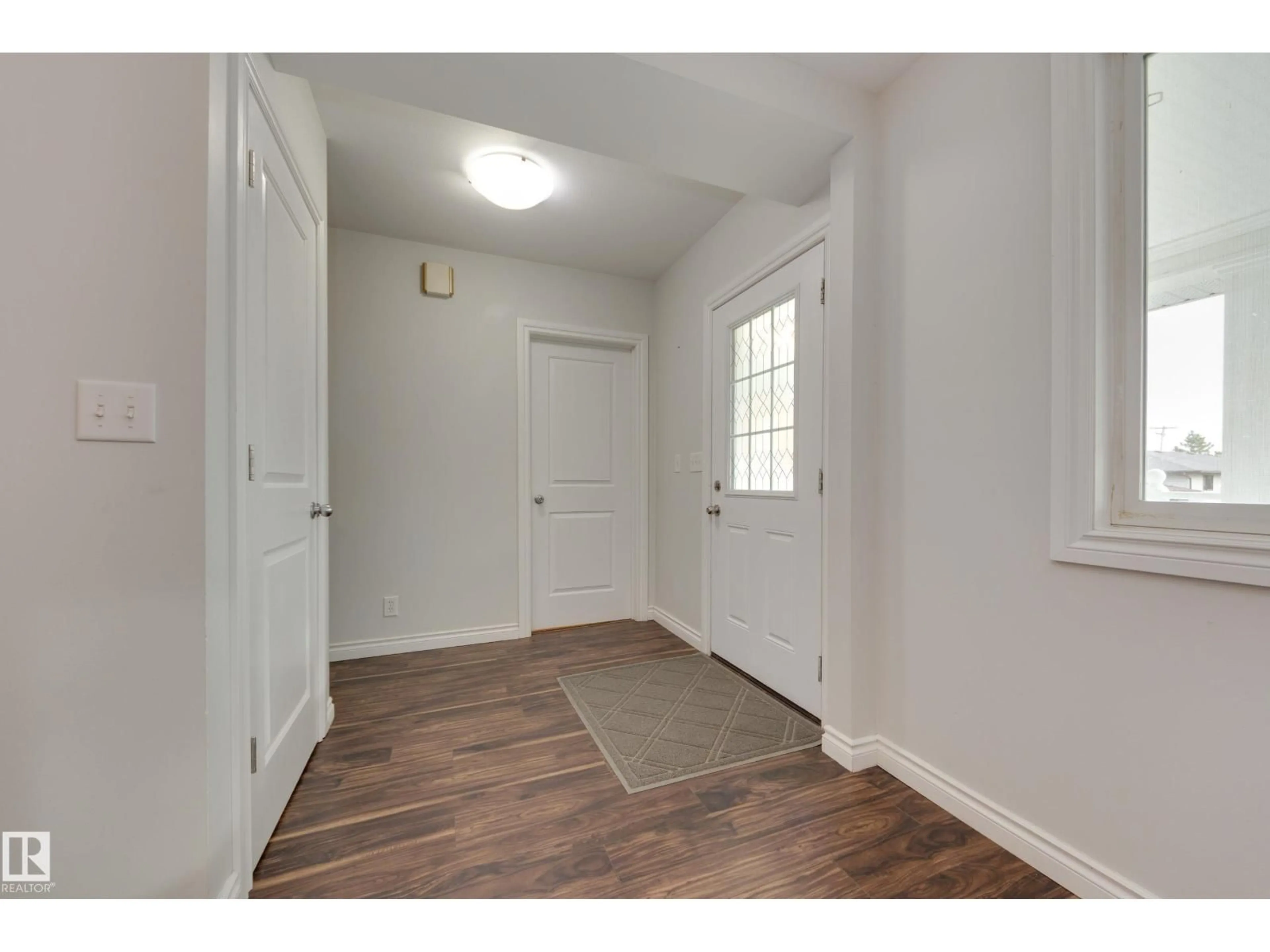 Indoor entryway for 4908 51 AV, Bon Accord Alberta T0A0K0