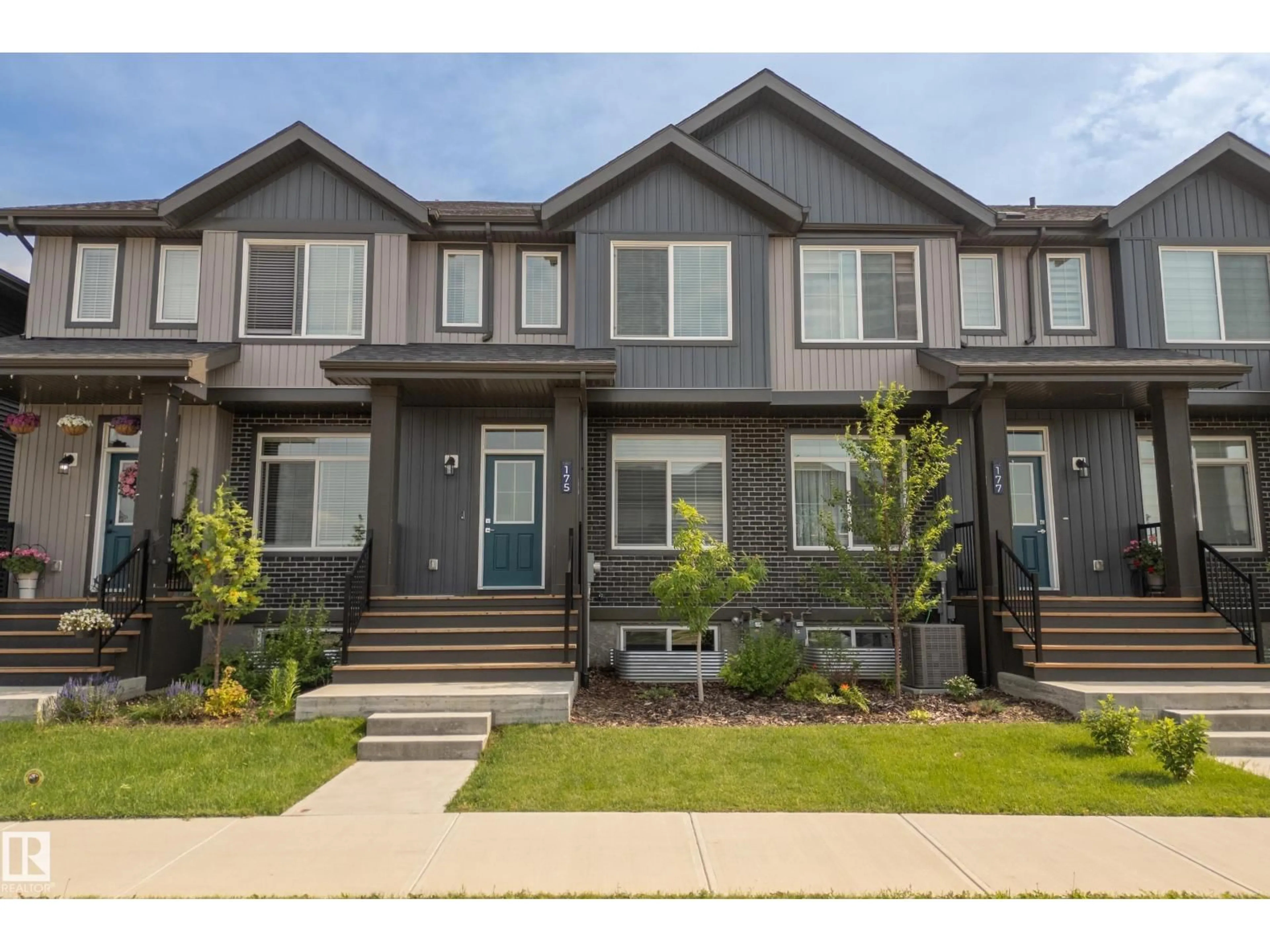 Home with vinyl exterior material, street for 175 KINGLET BV, Edmonton Alberta T5S0S6