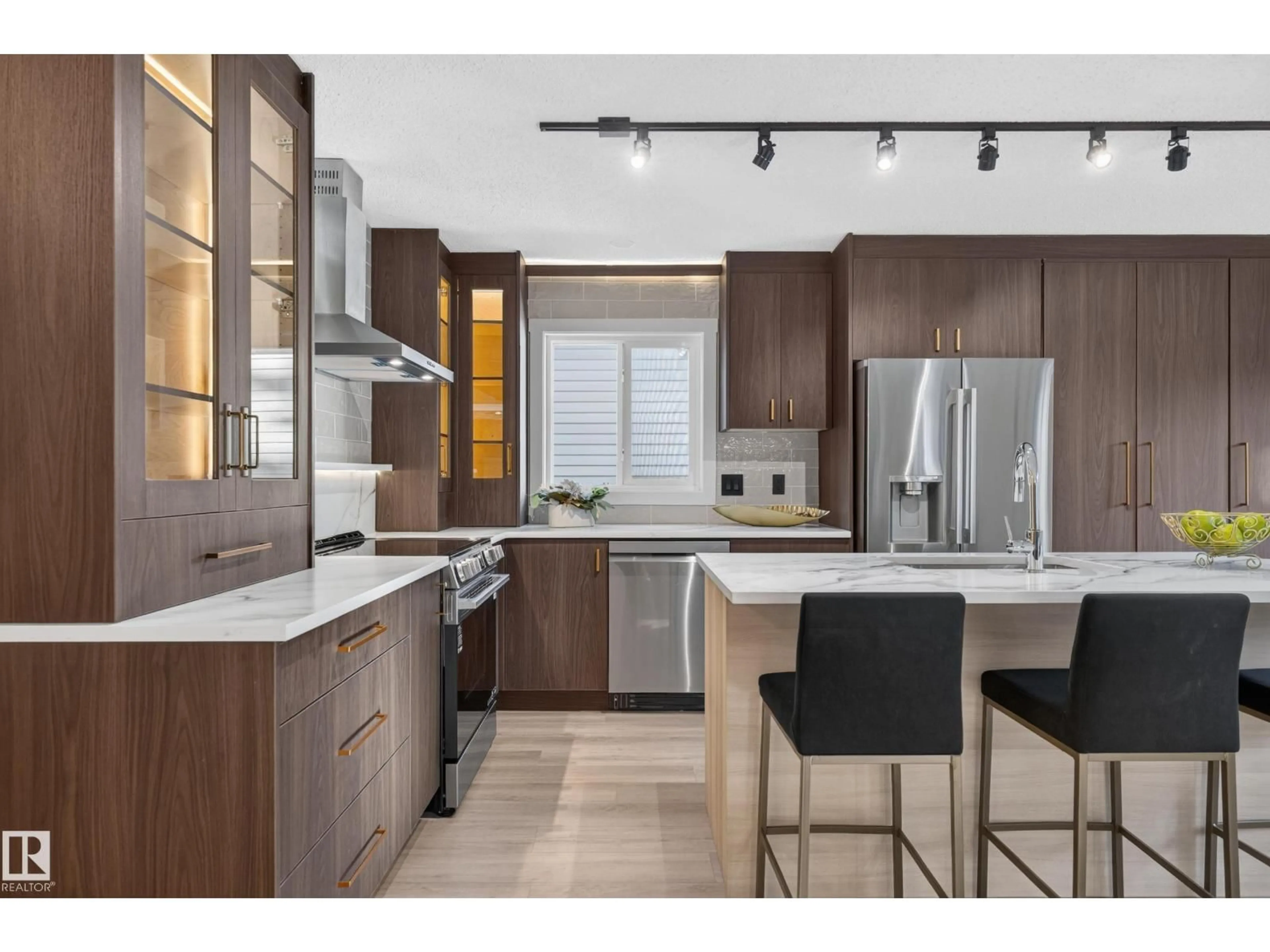 Contemporary kitchen, unknown for 123 WALKER RD, Edmonton Alberta T5T4C2