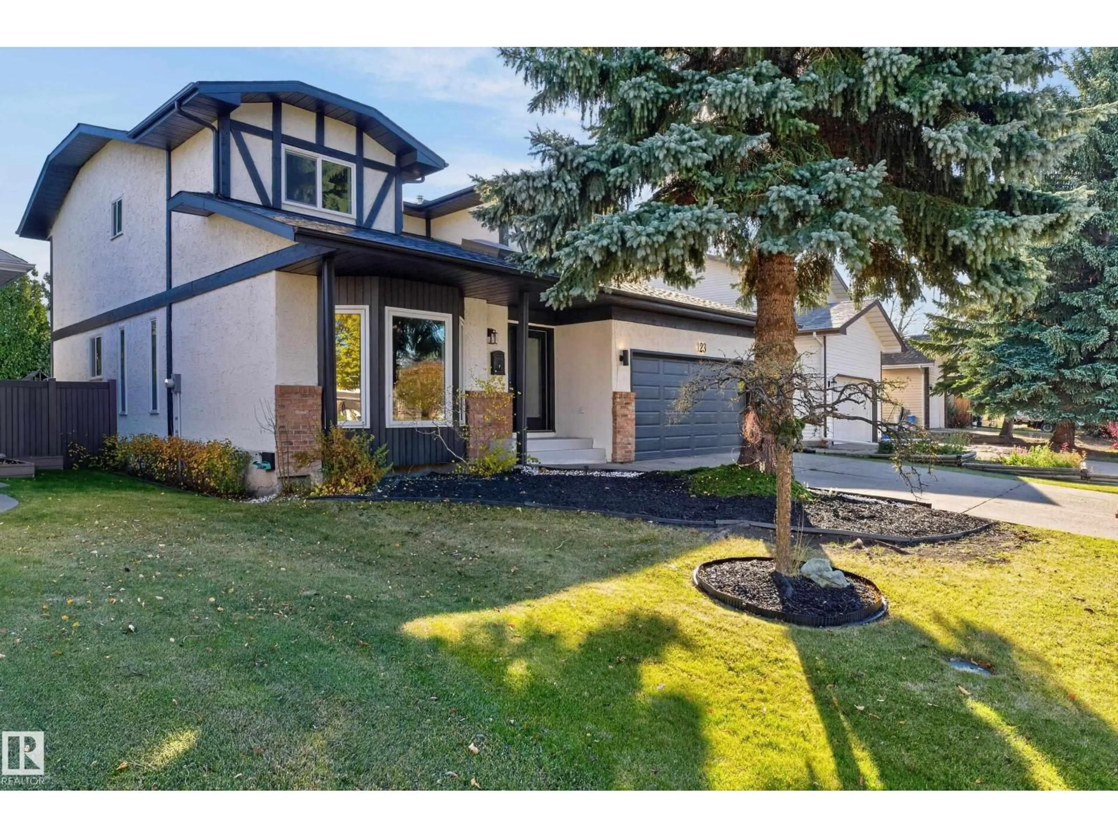 Home with vinyl exterior material, street for 123 WALKER RD, Edmonton Alberta T5T4C2