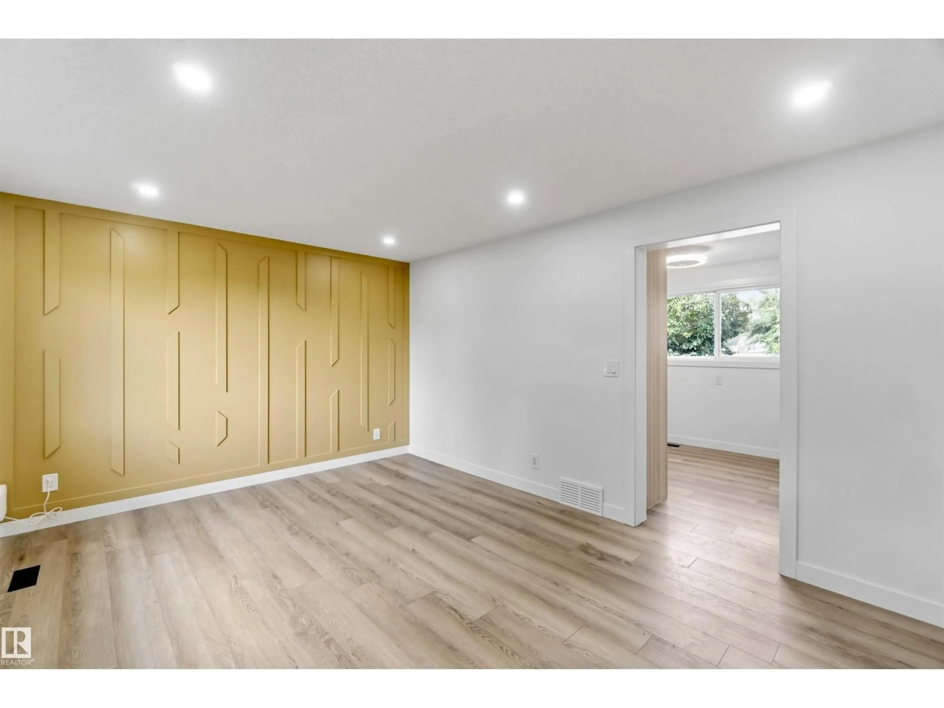 A pic of a room for 160 HABITAT CR, Edmonton Alberta T5A2X7