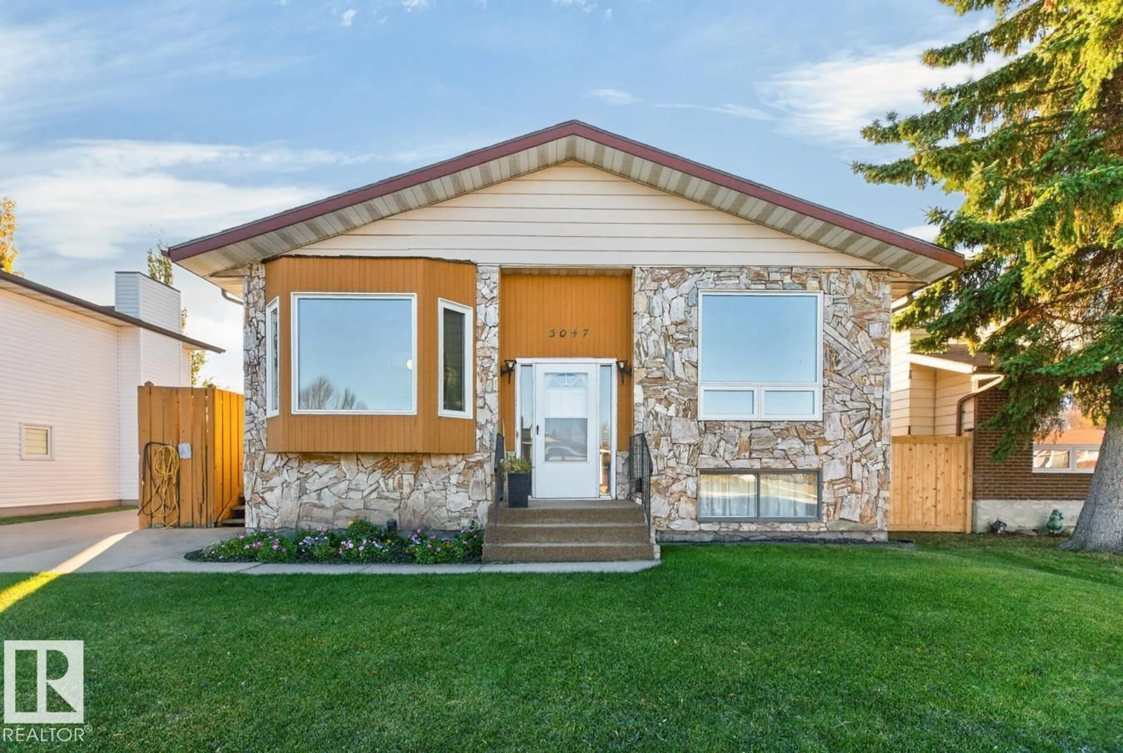 Home with vinyl exterior material, unknown for 3047 143 AV, Edmonton Alberta T5Y1M9