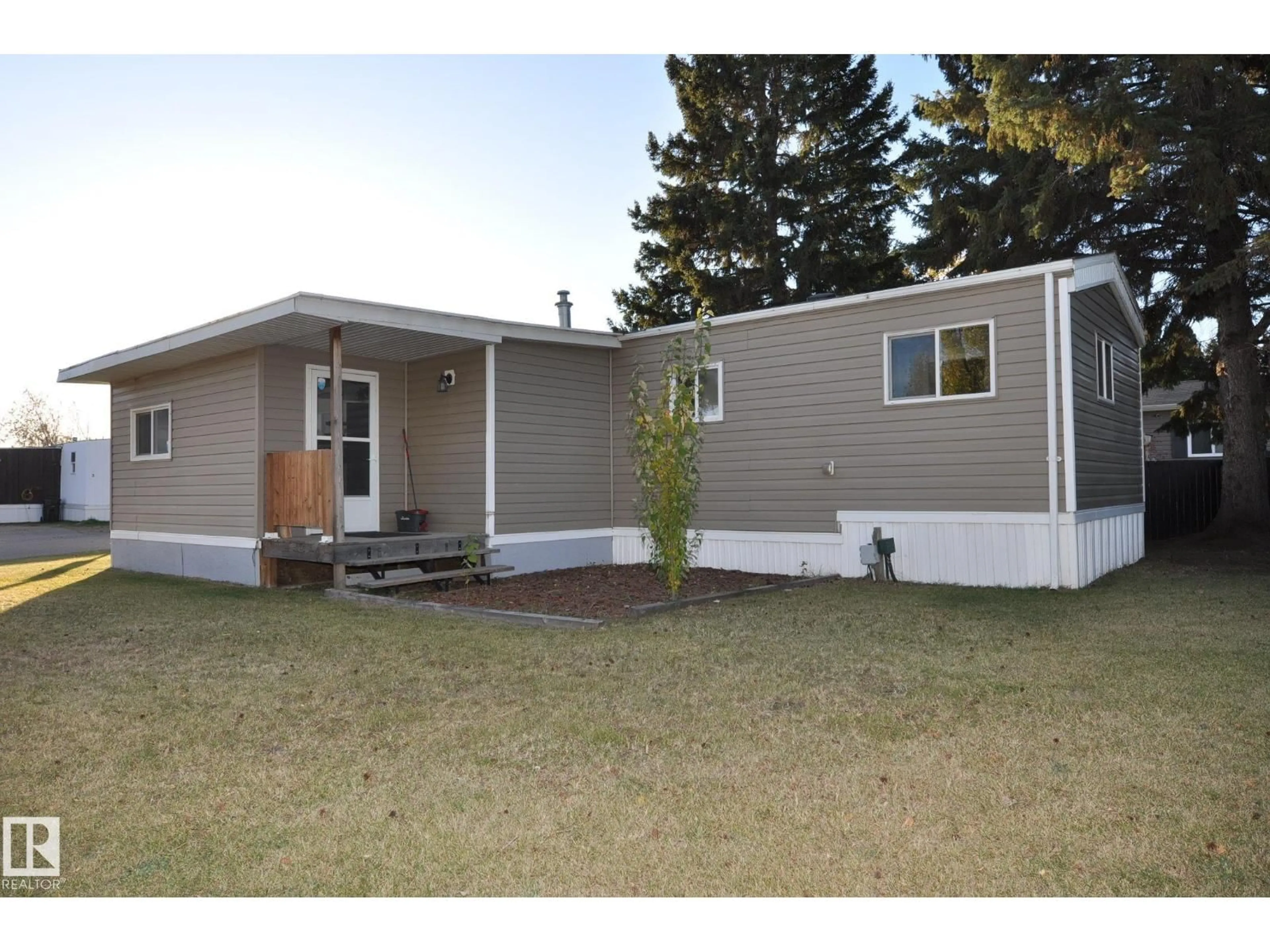Home with vinyl exterior material, street for #26 - 10410 101 A ST, Morinville Alberta T8R1B1