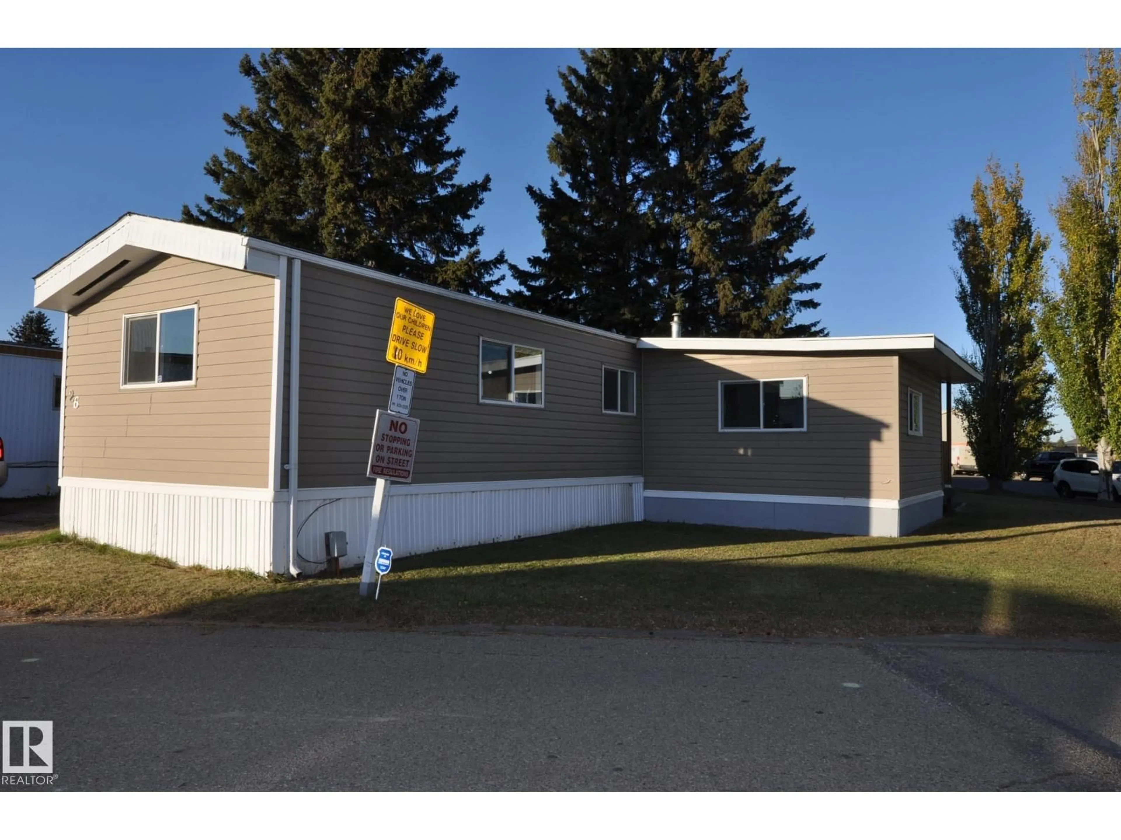 Home with vinyl exterior material, street for #26 - 10410 101 A ST, Morinville Alberta T8R1B1