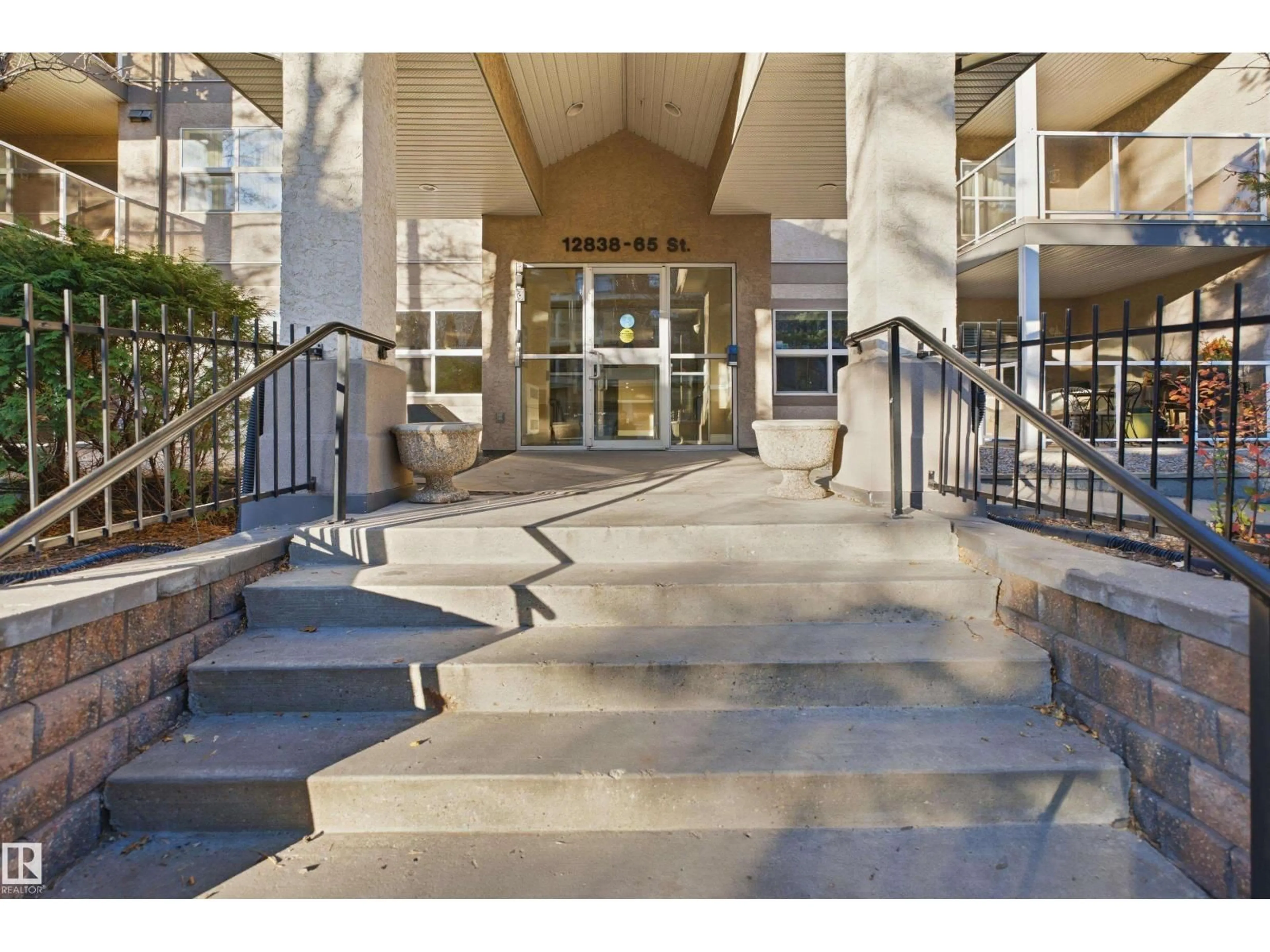Indoor foyer for 116 12838 65 ST NW, Edmonton Alberta T5A5H3