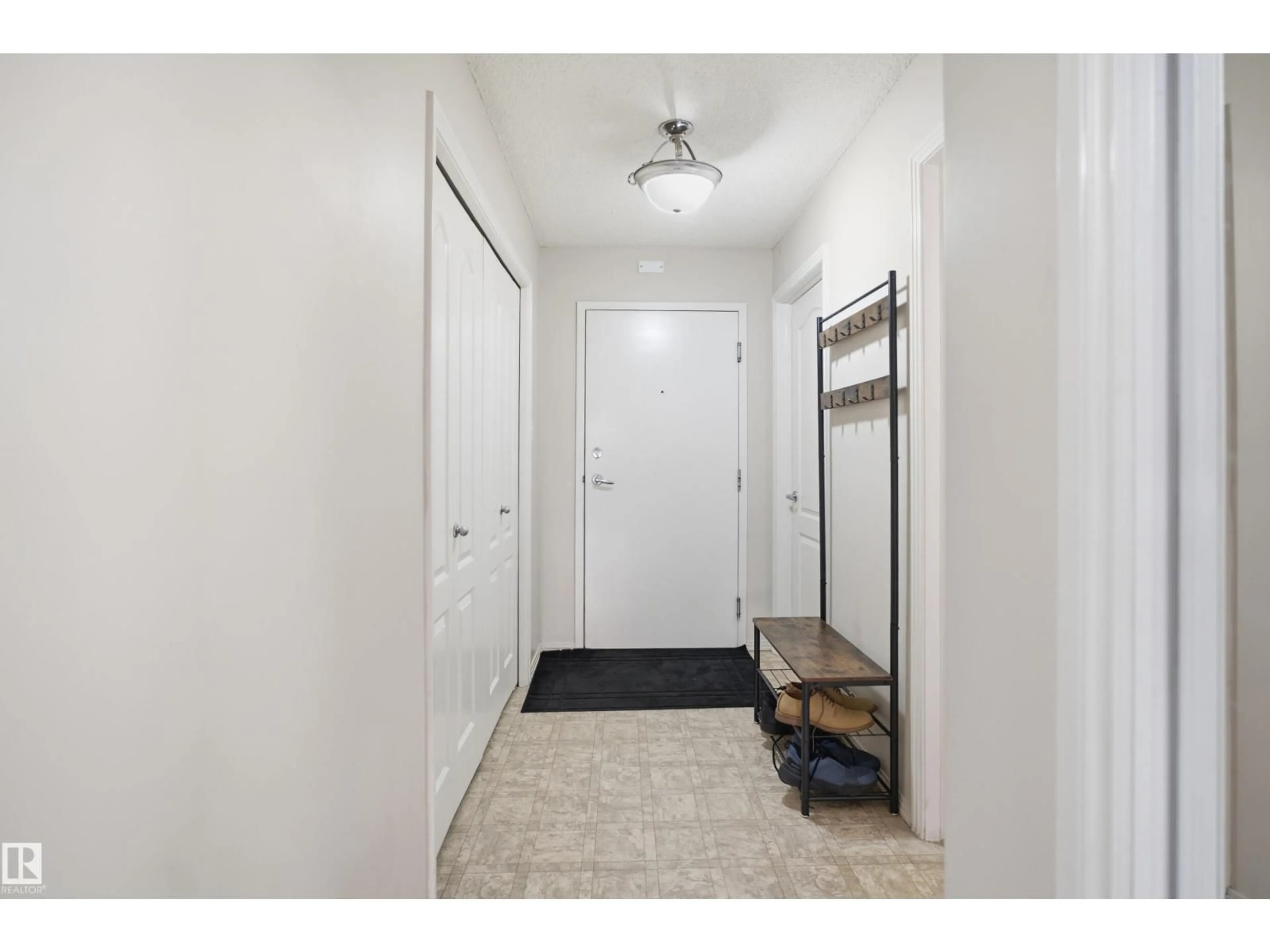 Indoor entryway for 116 12838 65 ST NW, Edmonton Alberta T5A5H3