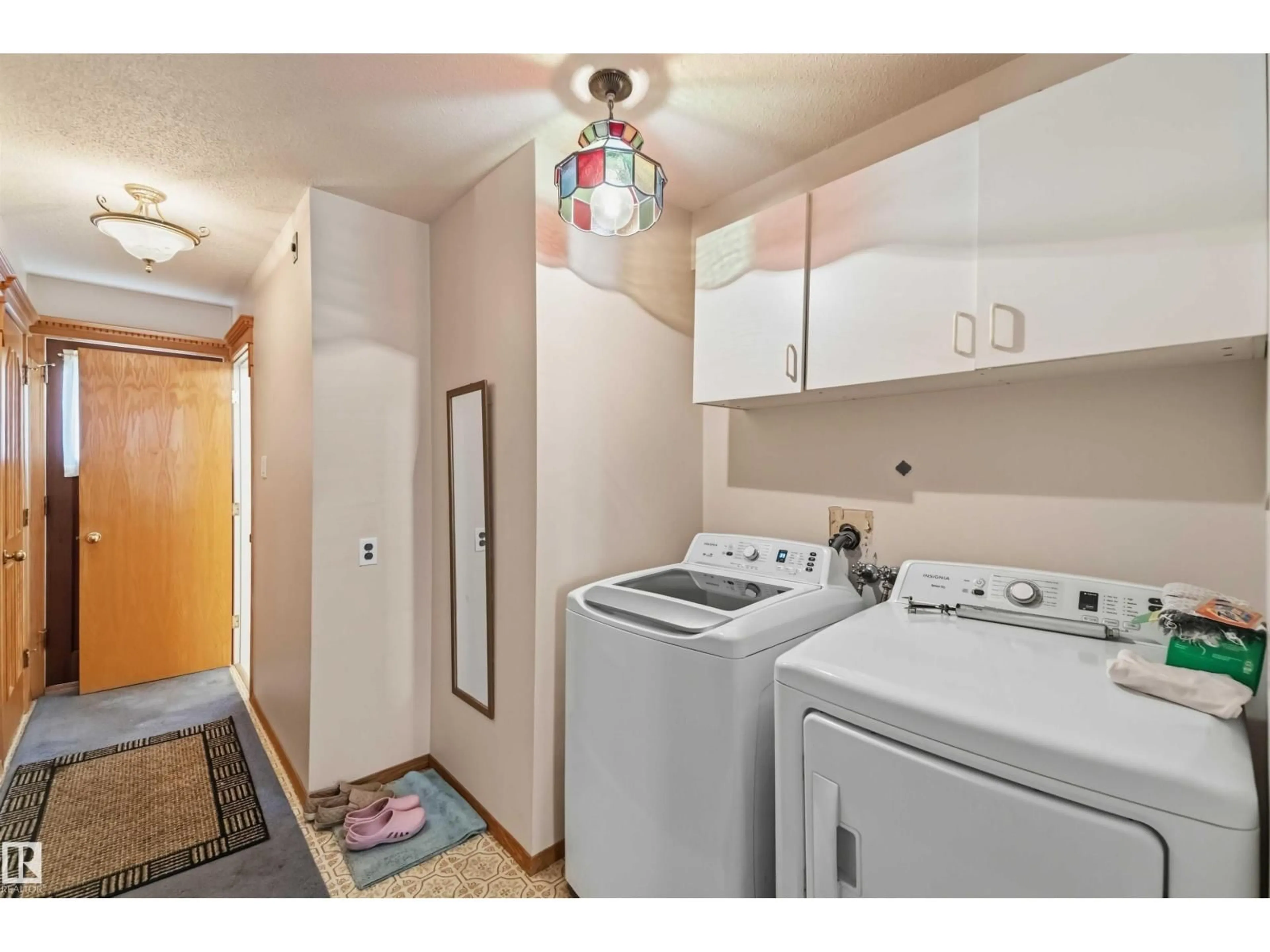 Laundry room for 10928 41A AV, Edmonton Alberta T6J2T3