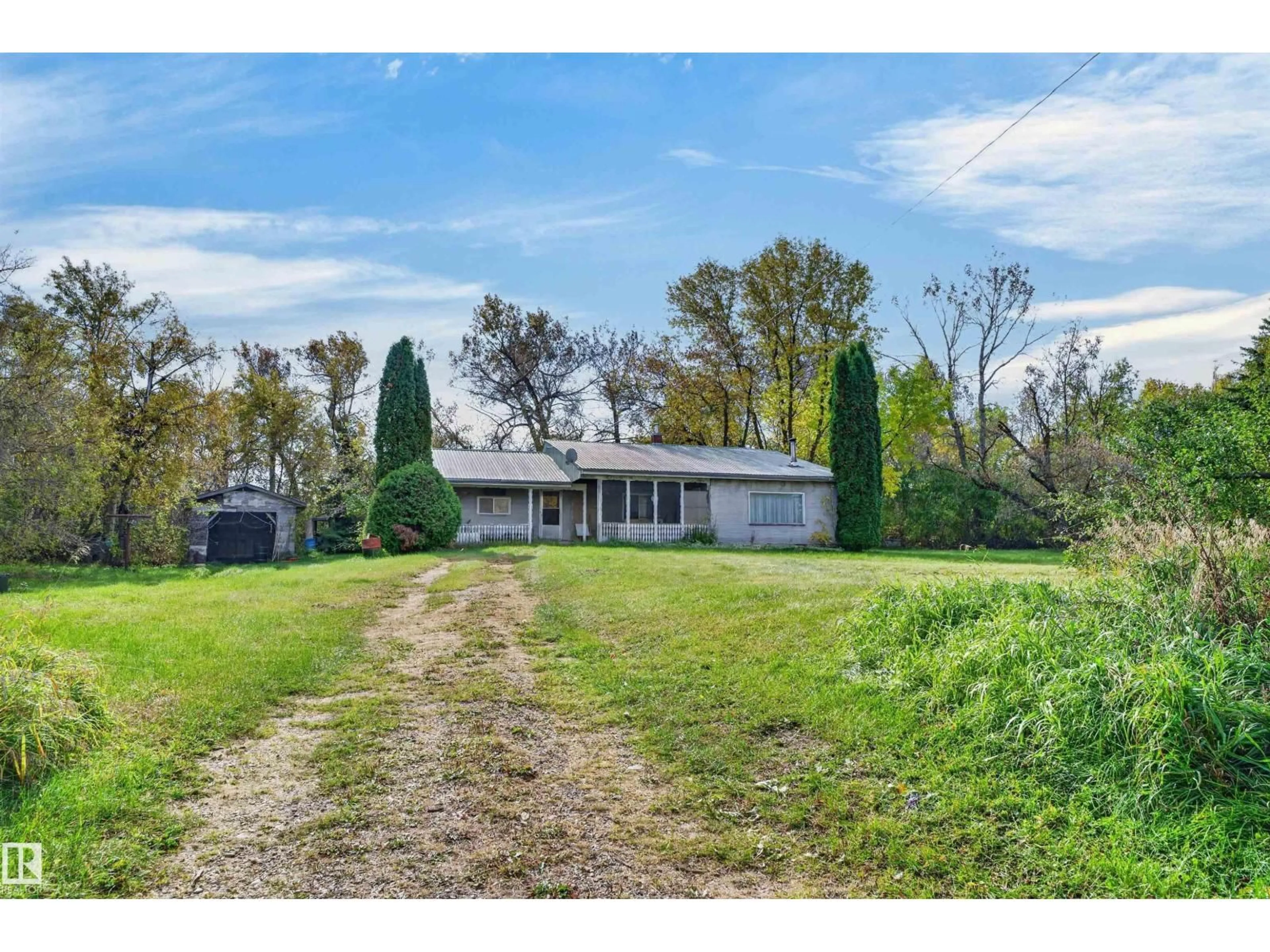 A pic from outside/outdoor area/front of a property/back of a property/a pic from drone, unknown for 554071 RANGE ROAD 183, Rural Lamont County Alberta T0B4B0