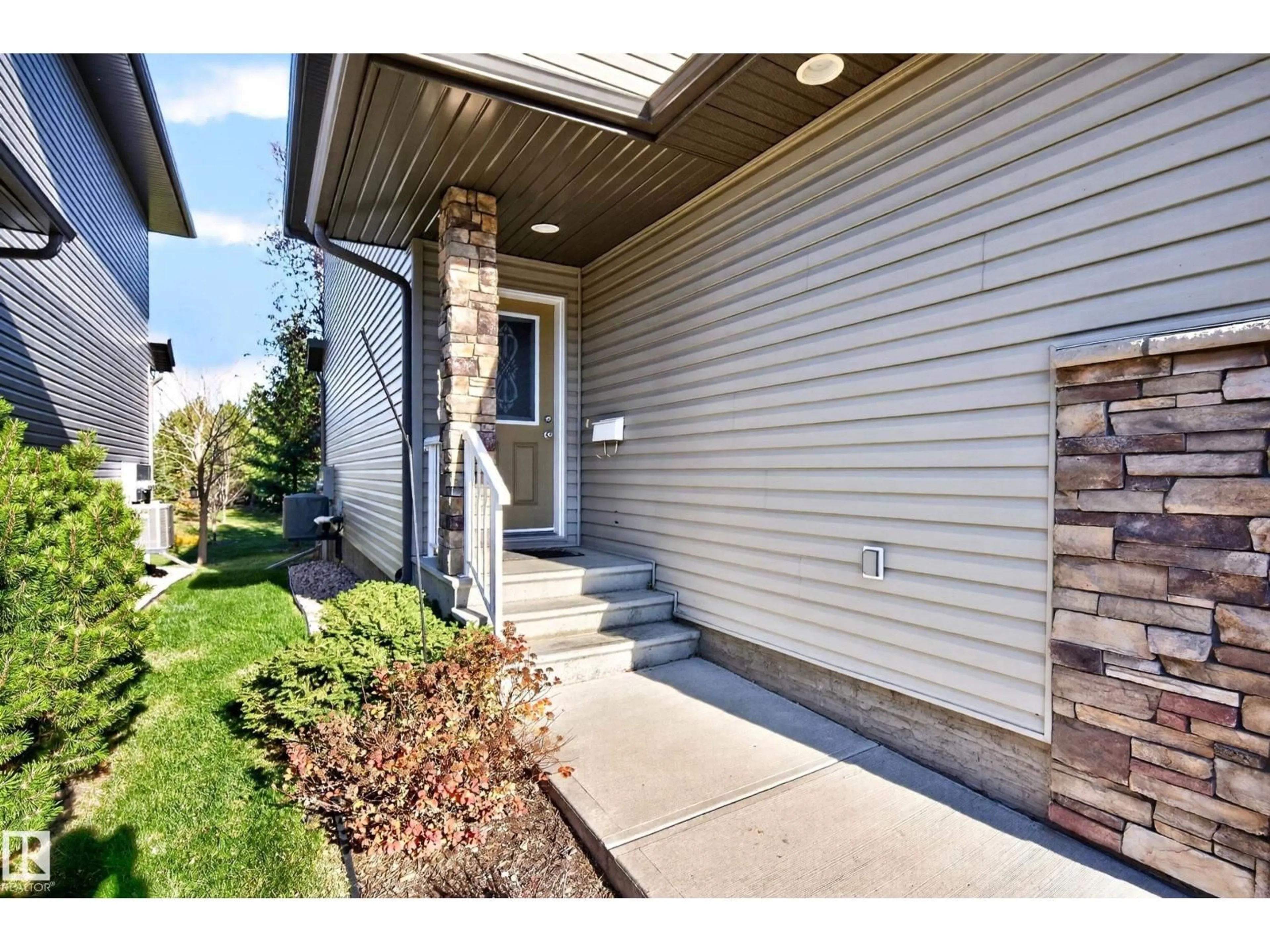 Indoor entryway for 404 41 SUMMERWOOD BV, Sherwood Park Alberta T8H0C8