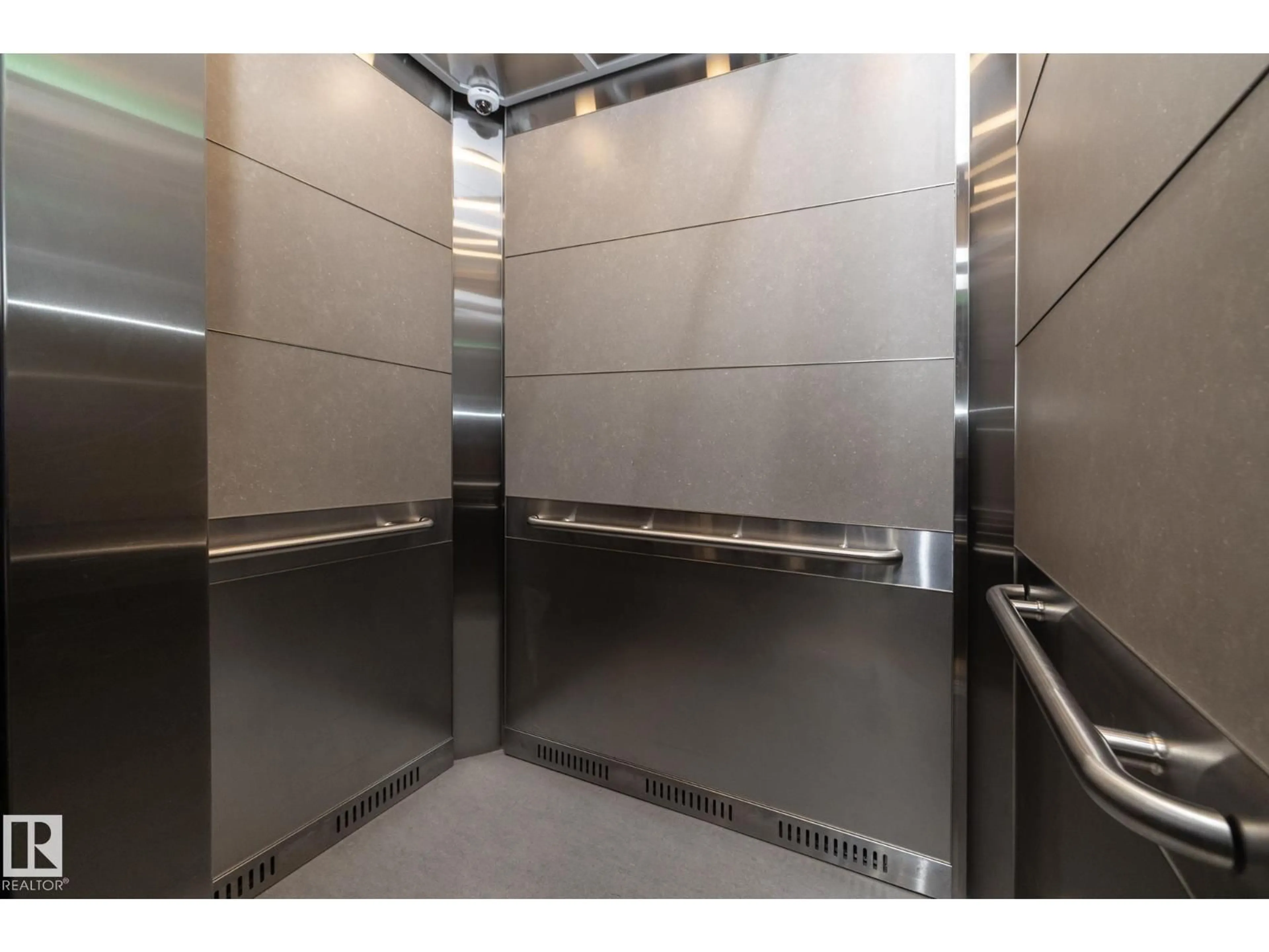 Indoor foyer for #503 - 10025 113 ST, Edmonton Alberta T5K2K8