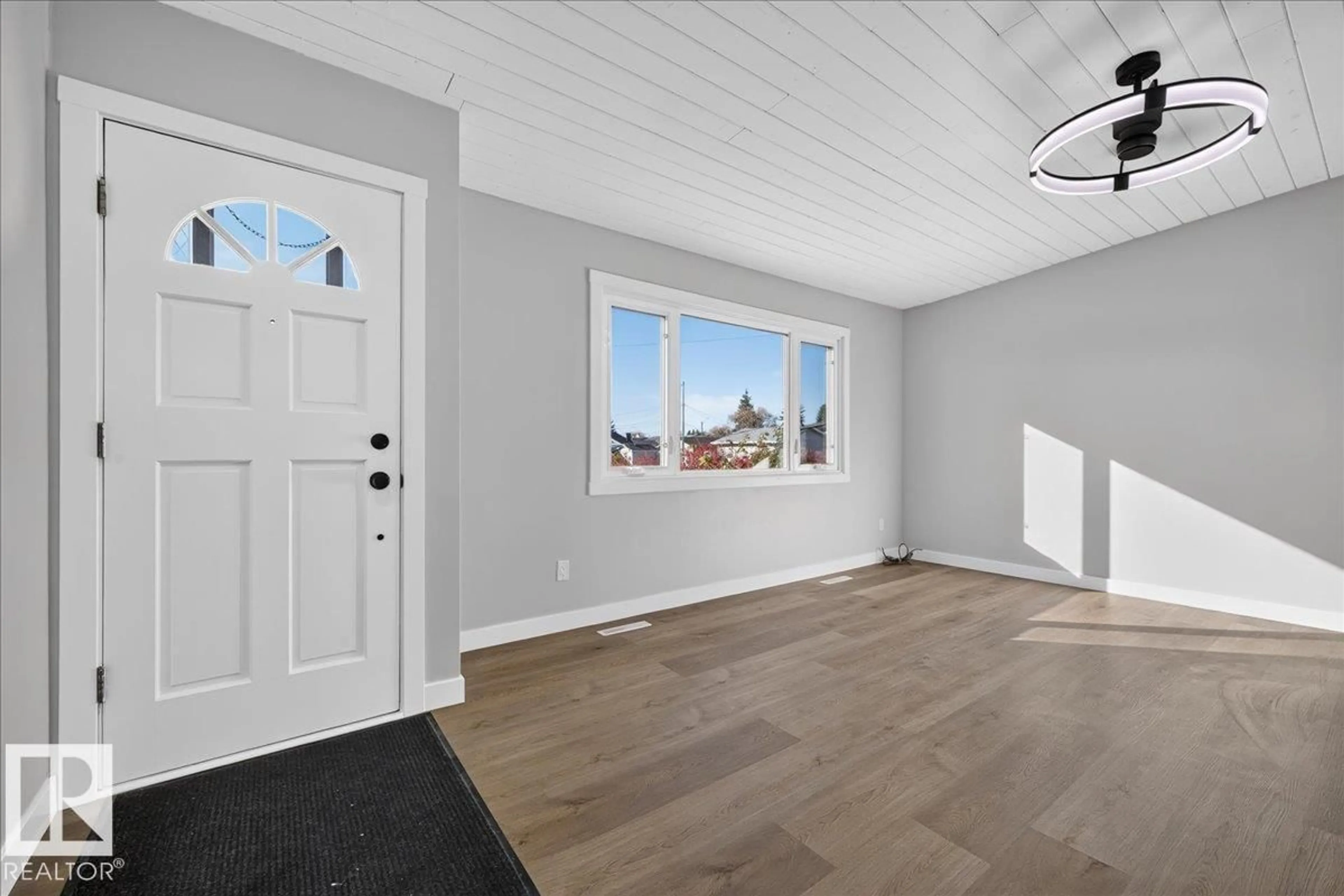 Indoor entryway for 4716 51 AV, Gibbons Alberta T0A1N0
