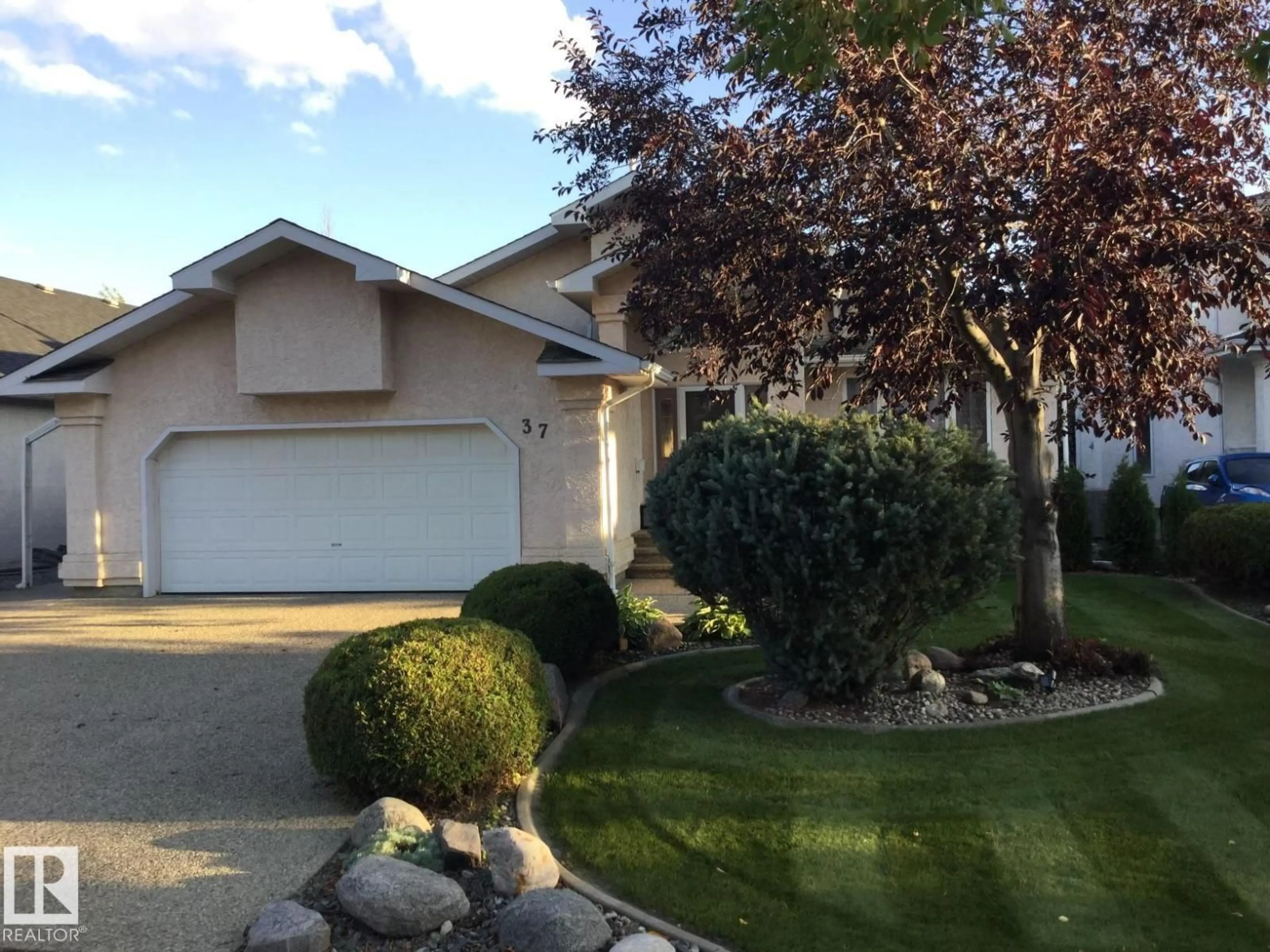 Home with vinyl exterior material, street for 37 EVEREST CR, St. Albert Alberta T8N6L1