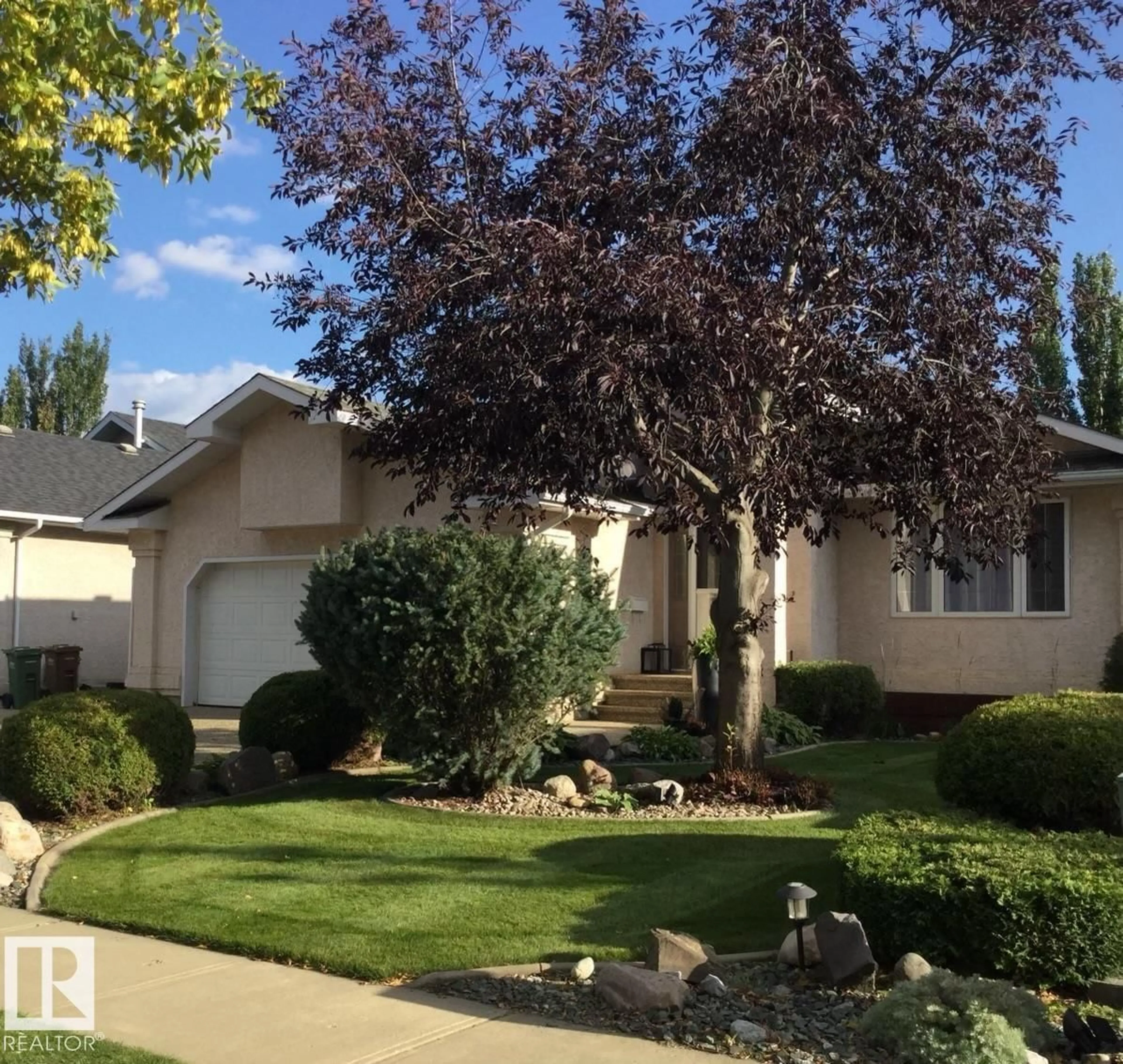 Home with vinyl exterior material, street for 37 EVEREST CR, St. Albert Alberta T8N6L1