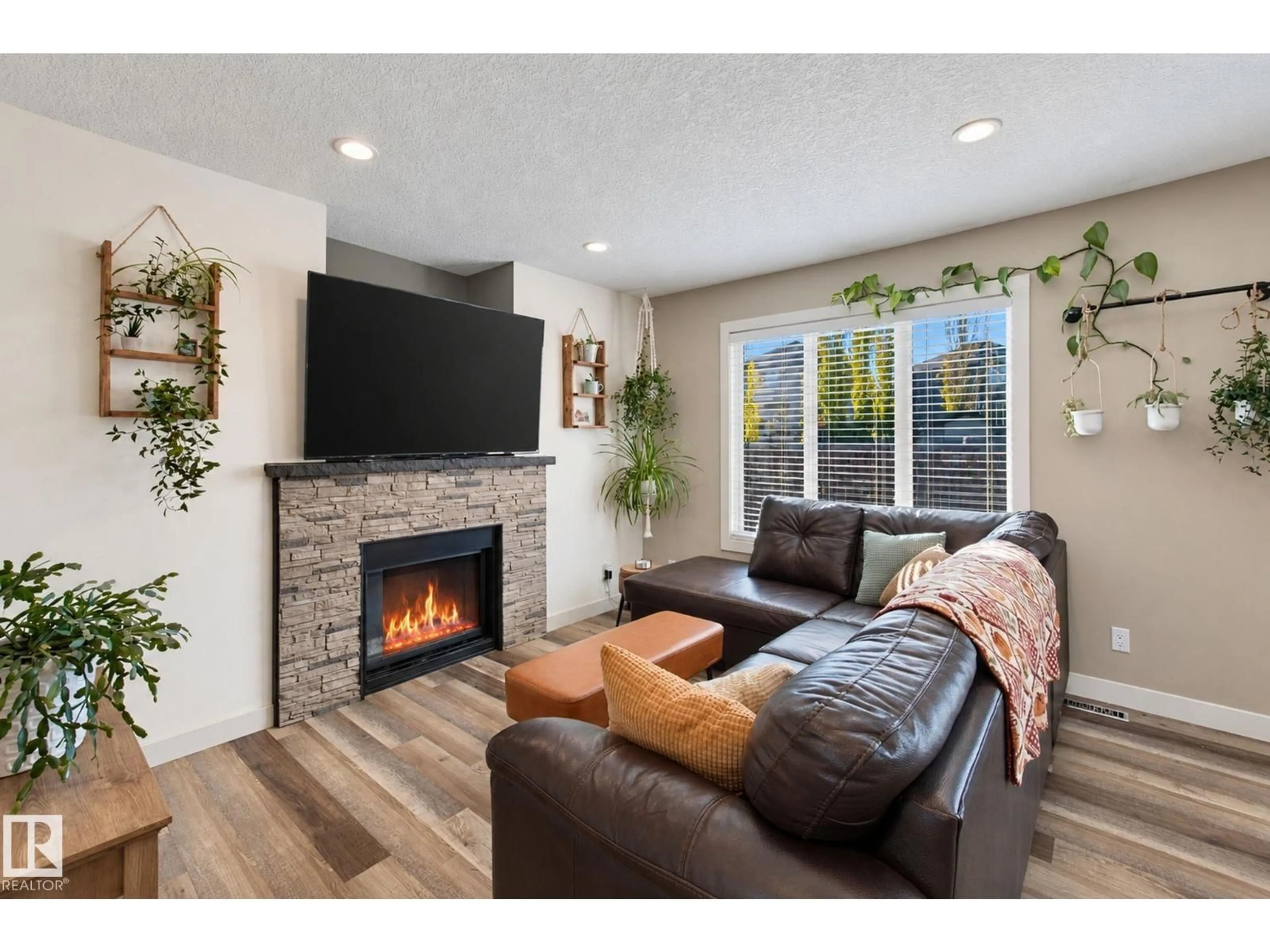 Living room with furniture, unknown for 100 WILLOW'S EN, Stony Plain Alberta T7Z0E7