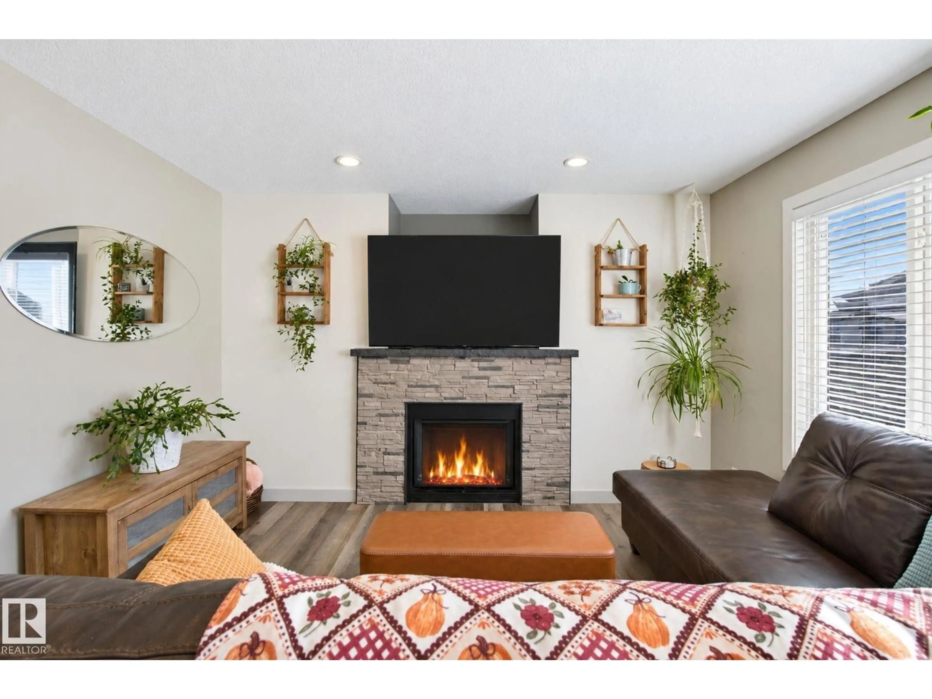 Living room with furniture, unknown for 100 WILLOW'S EN, Stony Plain Alberta T7Z0E7