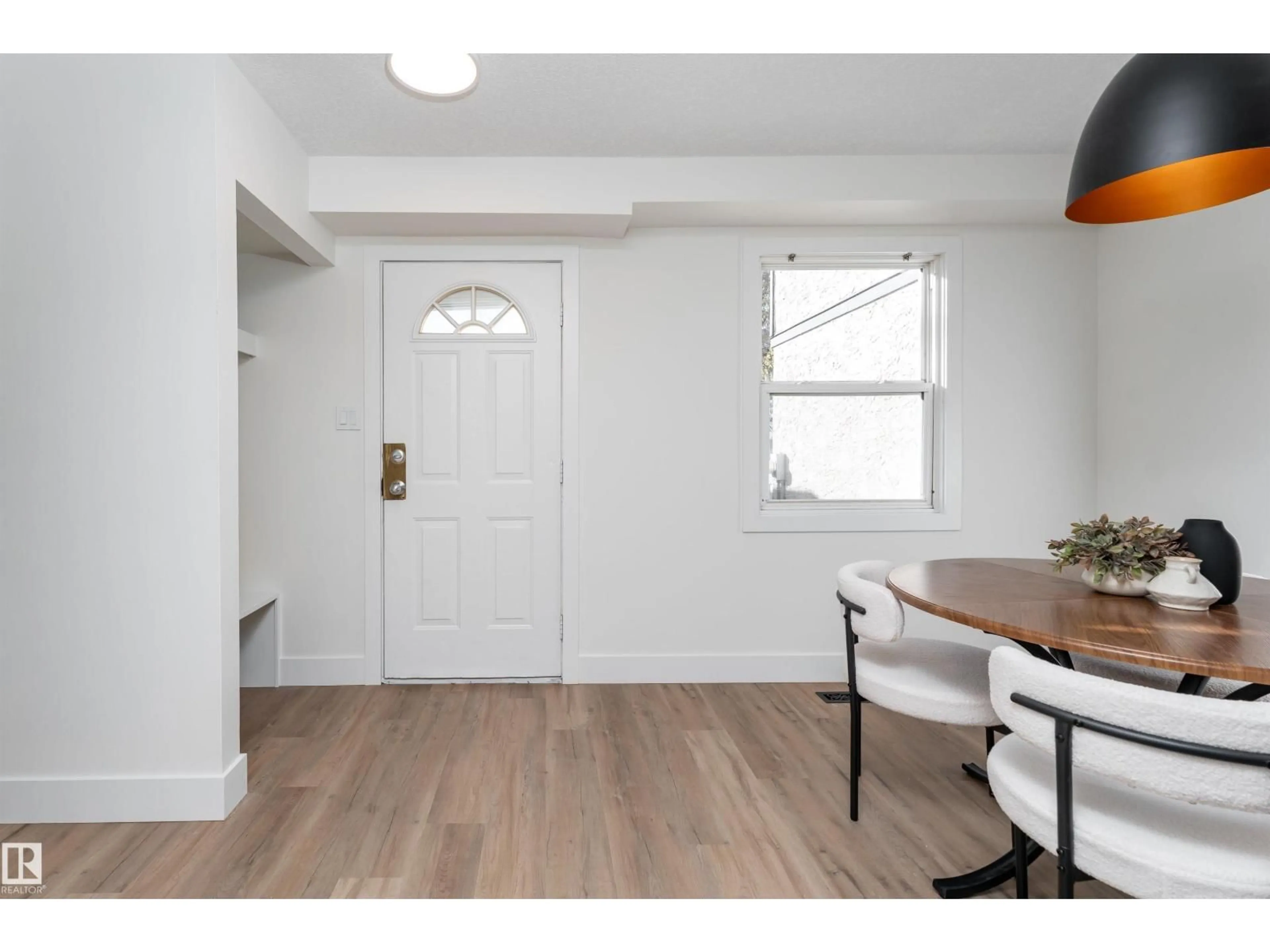 Indoor entryway for 193a HOMESTEAD CR, Edmonton Alberta T5A2Y2