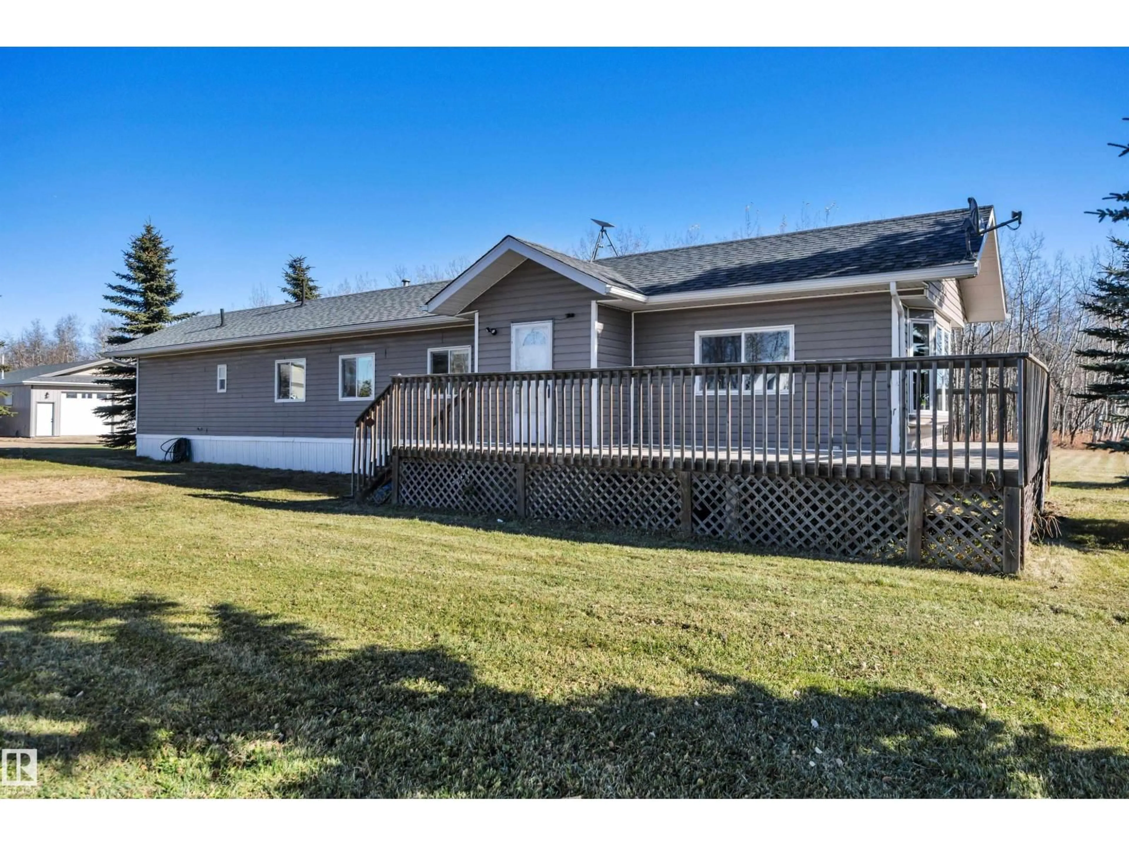 A pic from outside/outdoor area/front of a property/back of a property/a pic from drone, unknown for 461063 RGE ROAD 10, Rural Wetaskiwin County Alberta T0C2V0