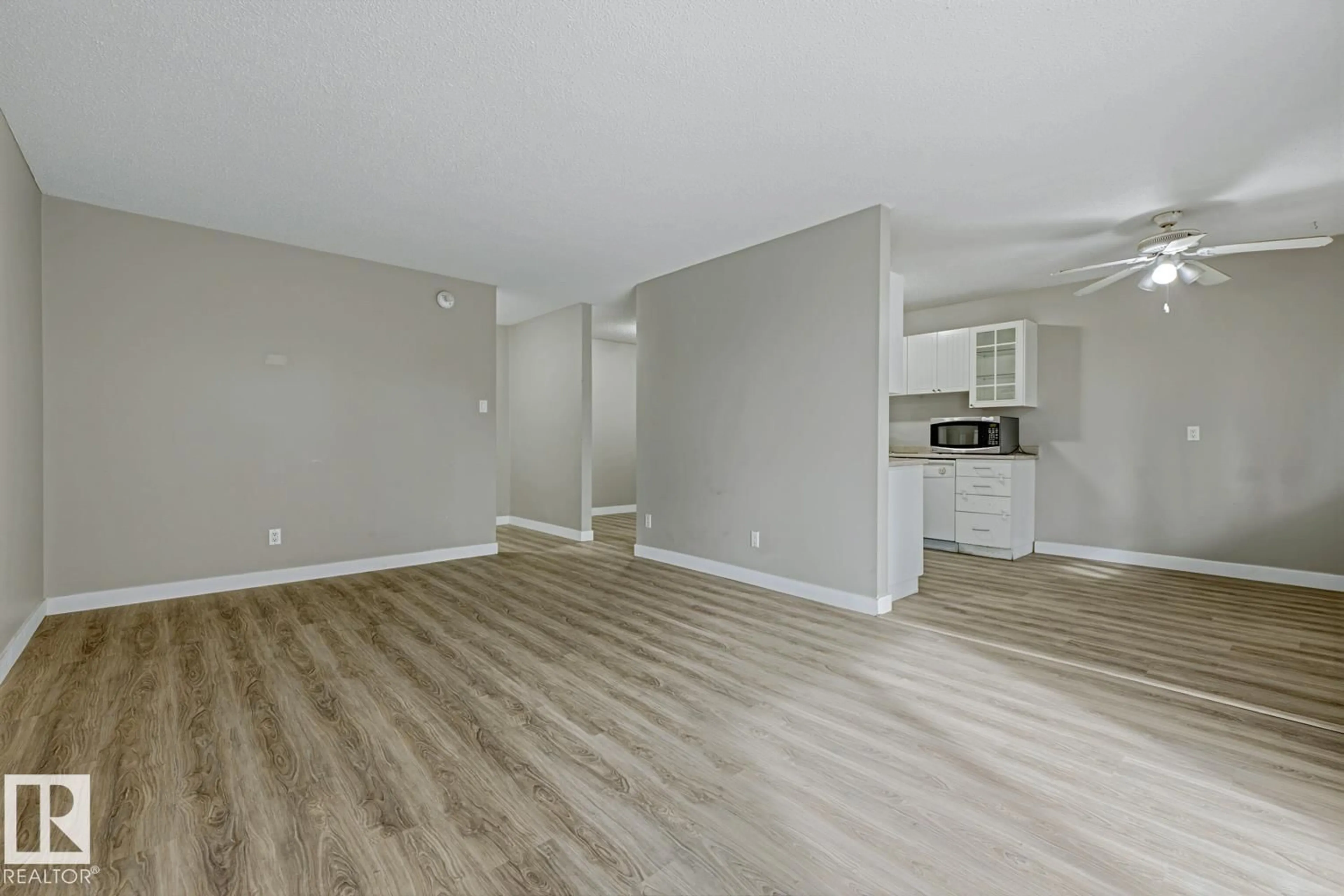 A pic of a room for #204 - 237 WOODVALE RD, Edmonton Alberta T6L1G7